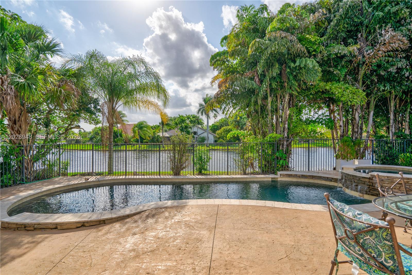 COUNTRY ISLES - Residential