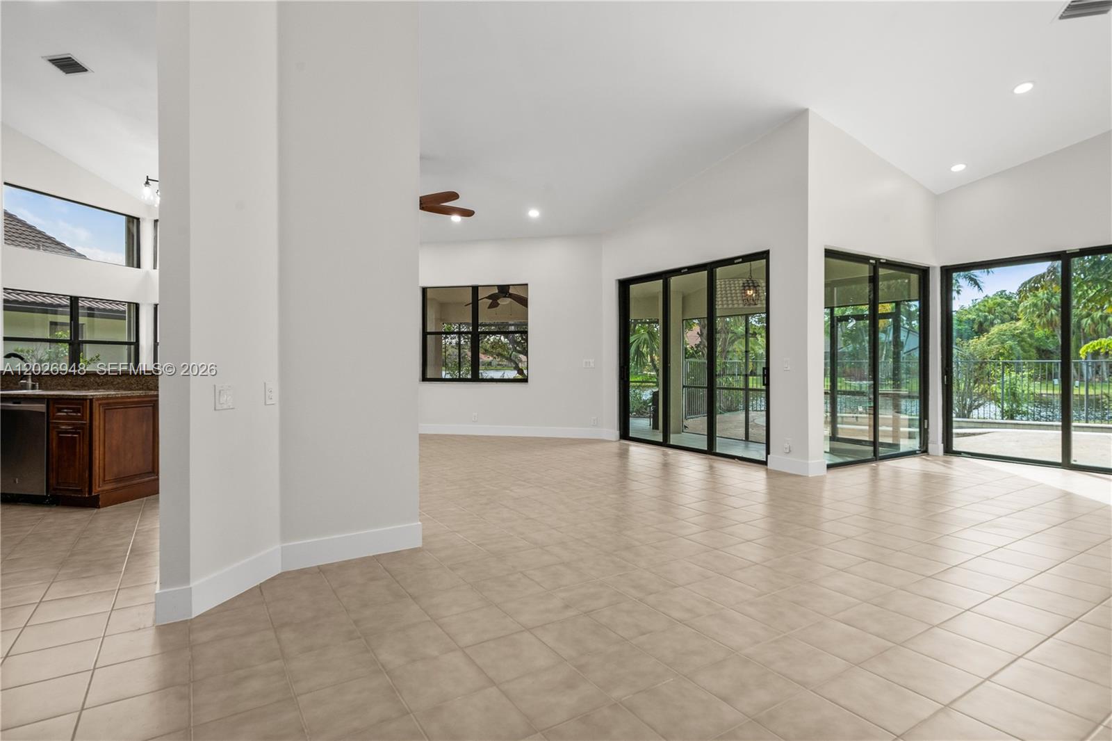 COUNTRY ISLES - Residential