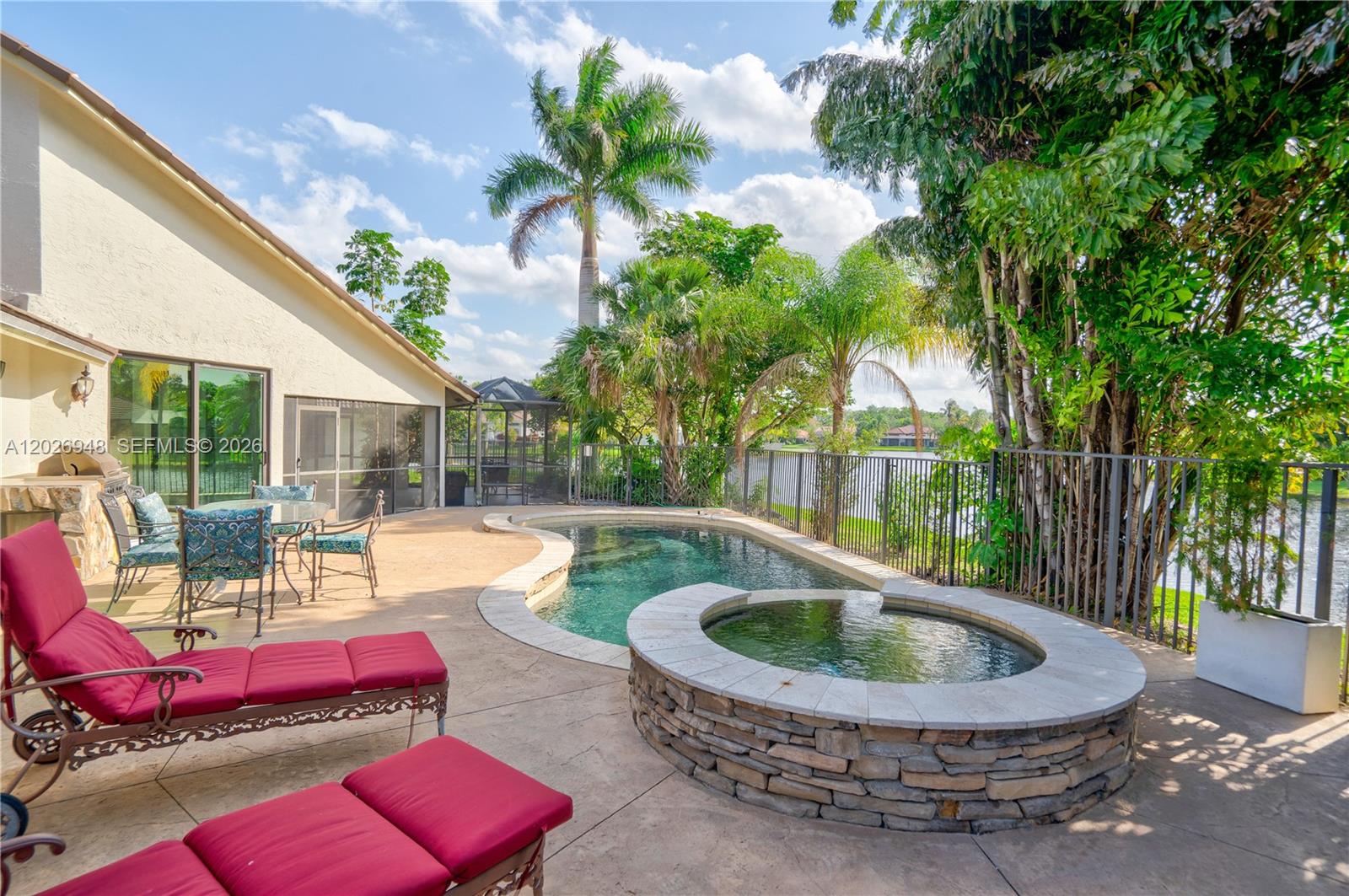 COUNTRY ISLES - Residential