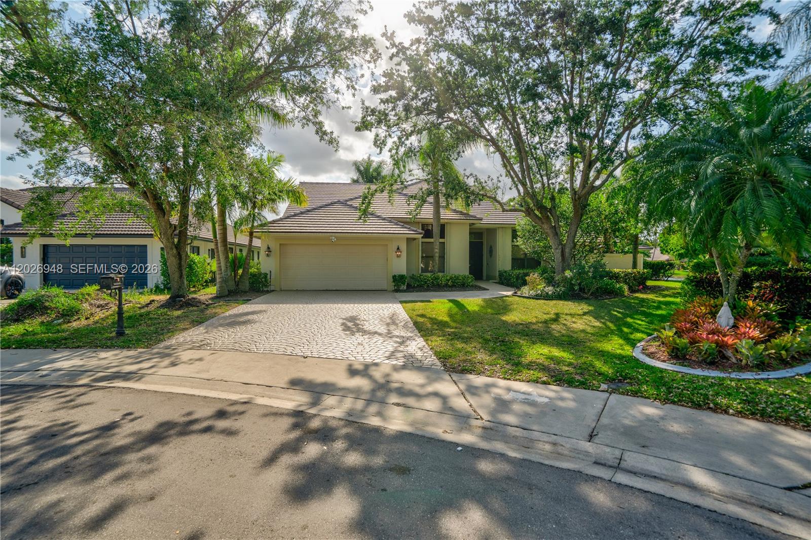 1087 Deerwood Ln