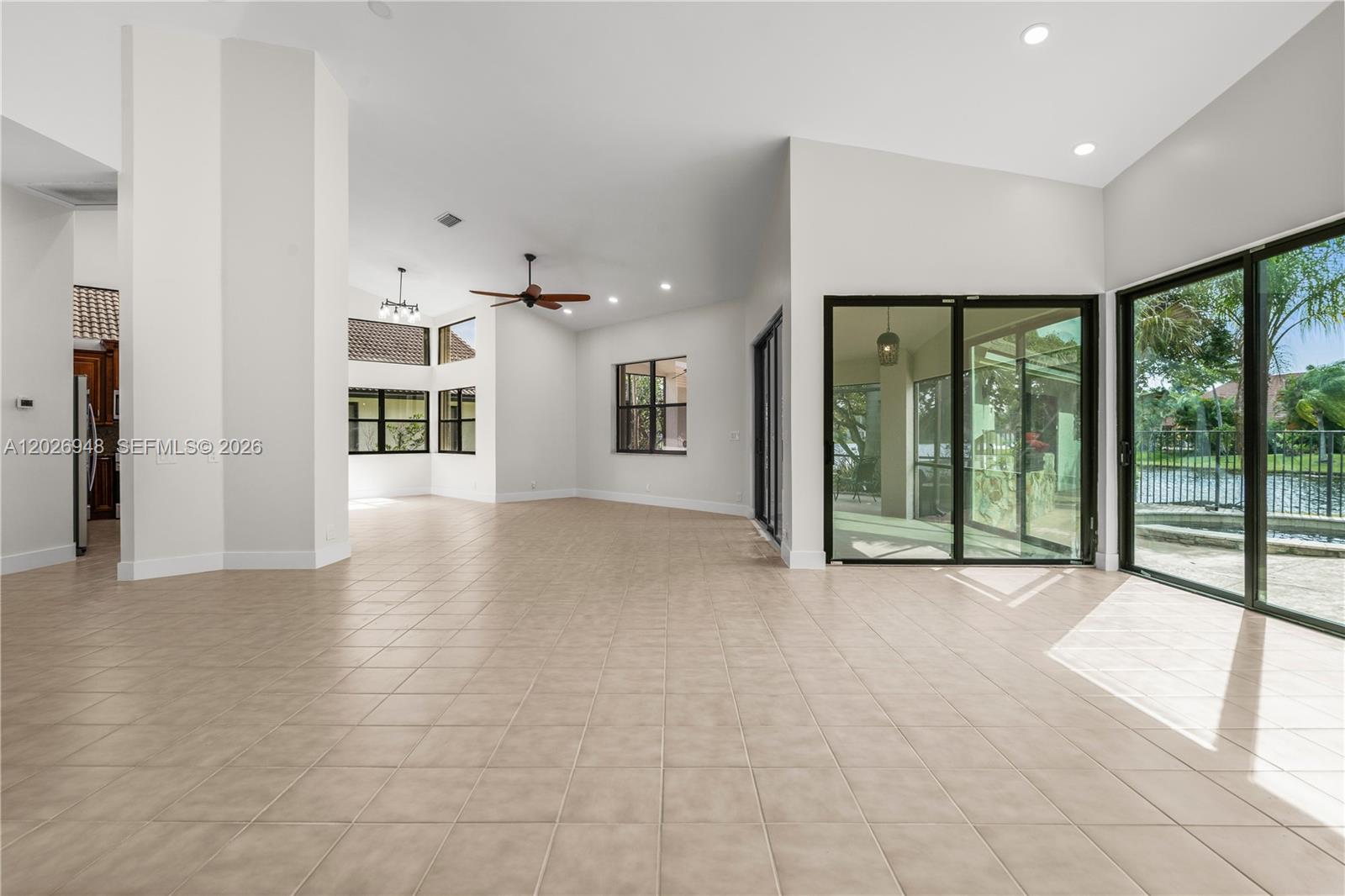 COUNTRY ISLES - Residential