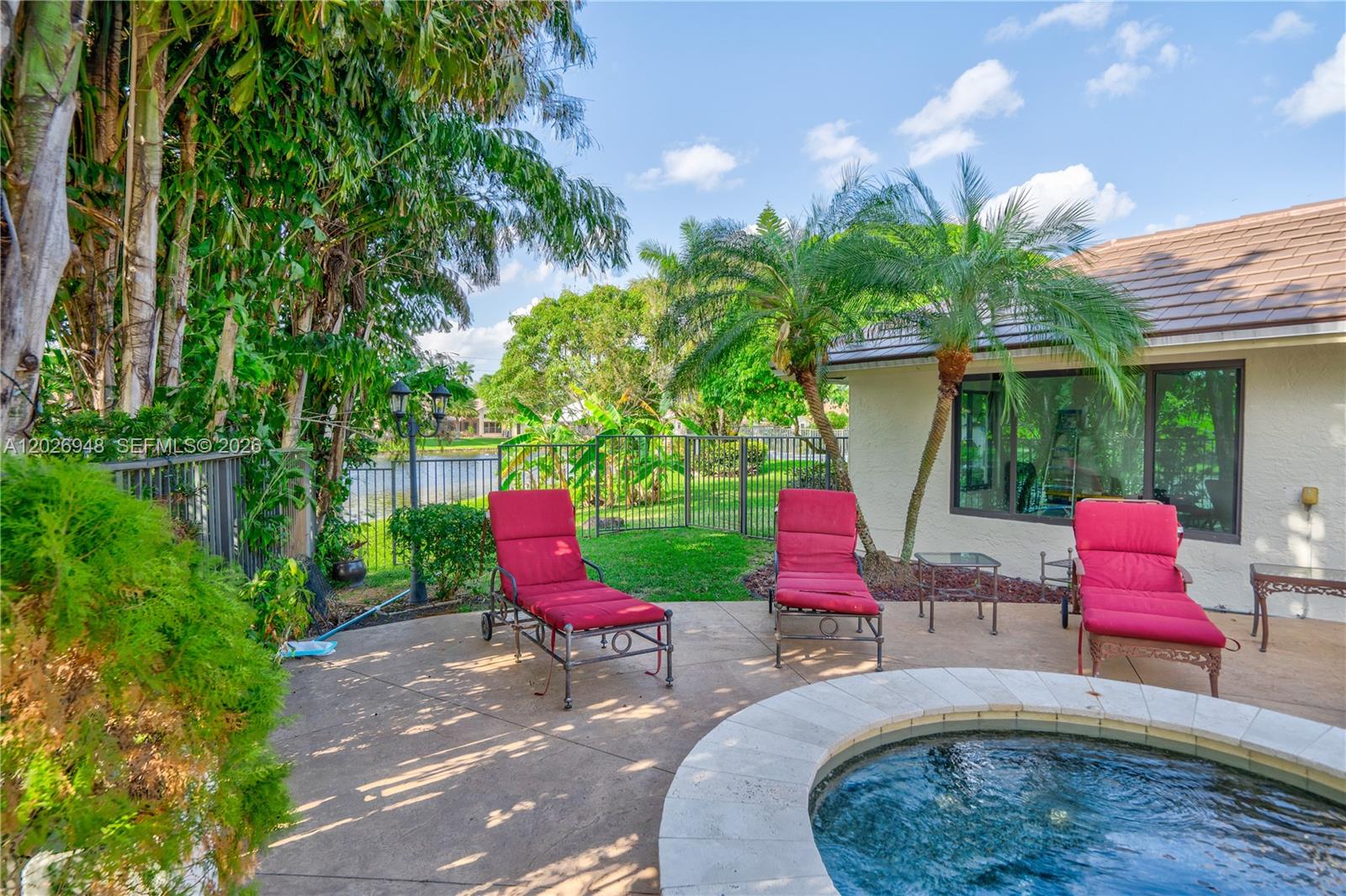 COUNTRY ISLES - Residential