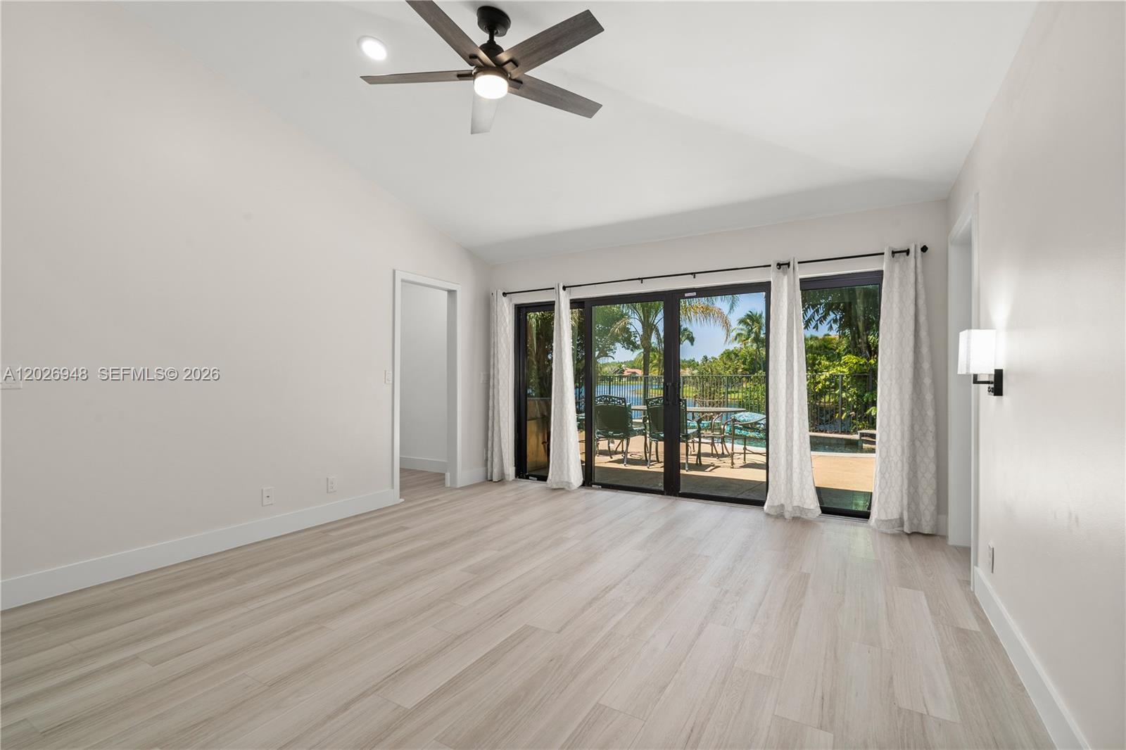 COUNTRY ISLES - Residential
