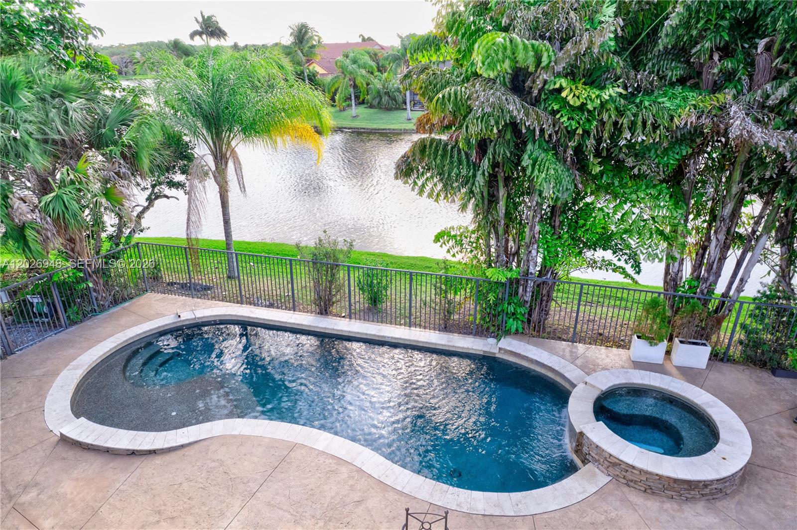 COUNTRY ISLES - Residential
