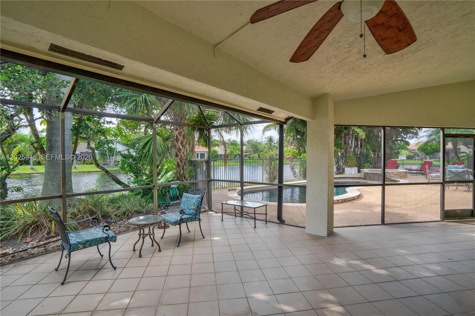 COUNTRY ISLES - Residential