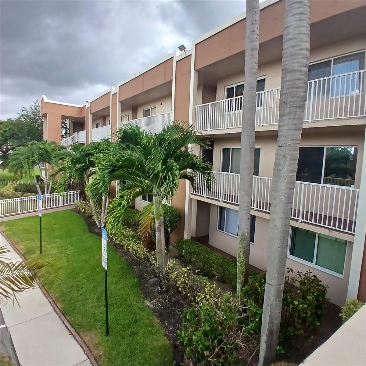 View Tamarac, FL 33321 condo