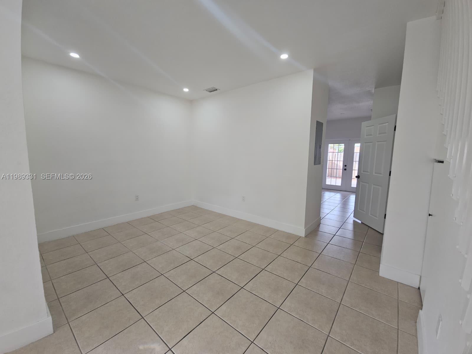 EUREKA PALM GARDEN - Residential Lease