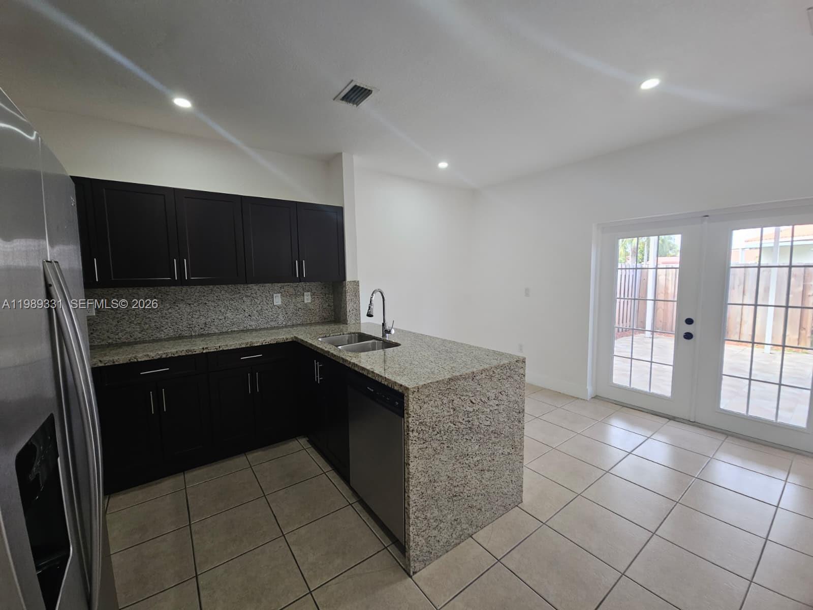 EUREKA PALM GARDEN - Residential Lease