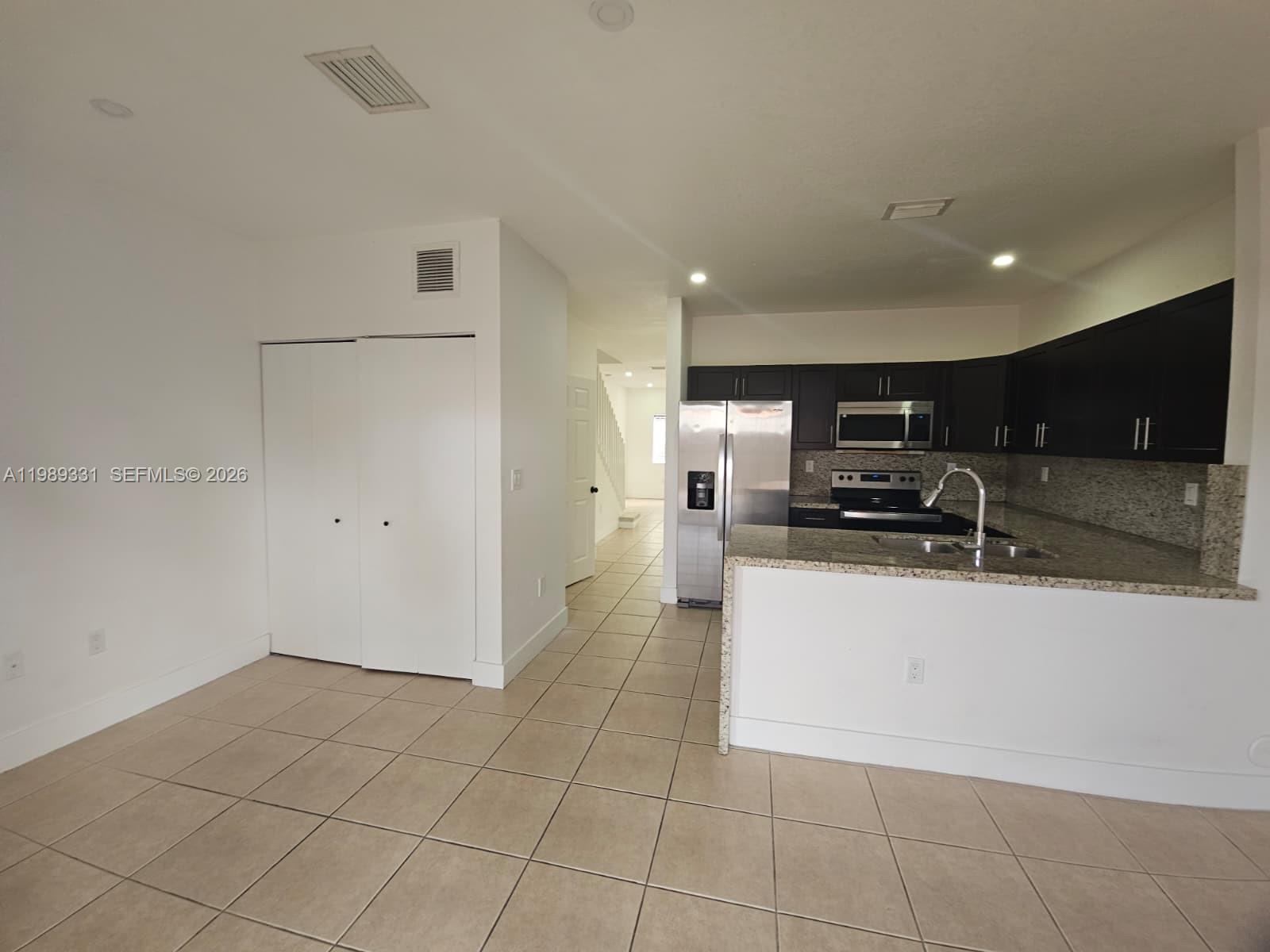 EUREKA PALM GARDEN - Residential Lease