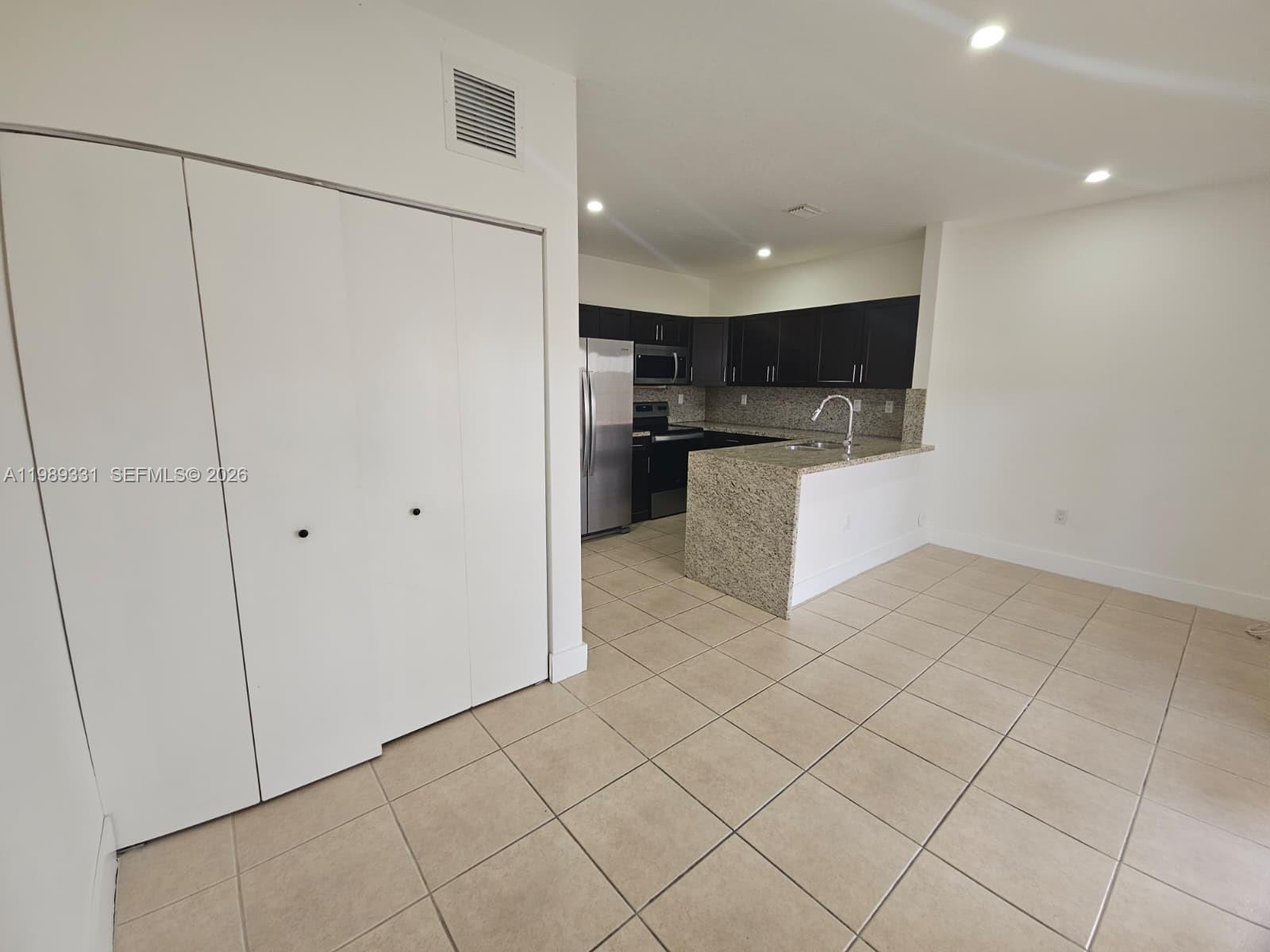 EUREKA PALM GARDEN - Residential Lease