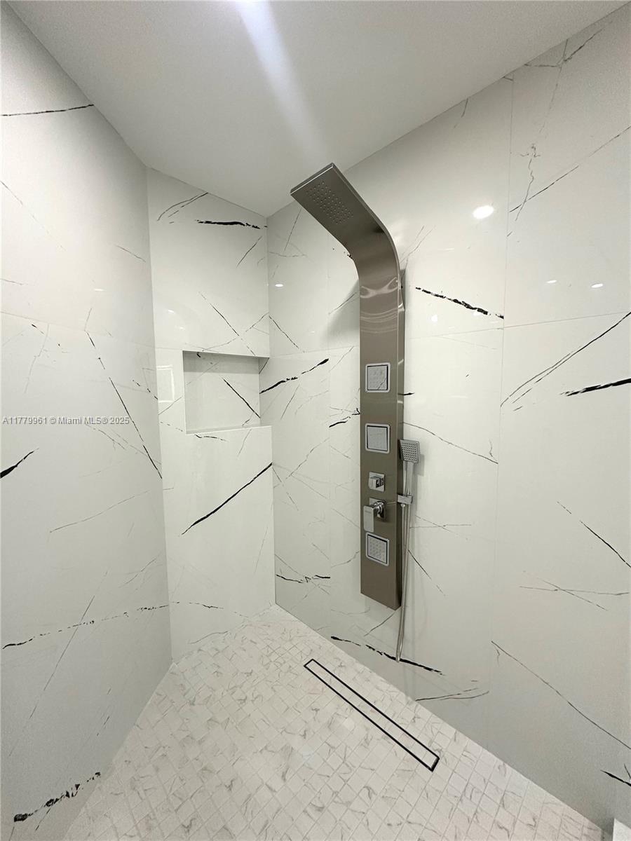 CHARLESTOWNE - Residential