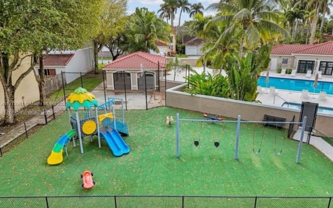 CHARLESTOWNE - Residential