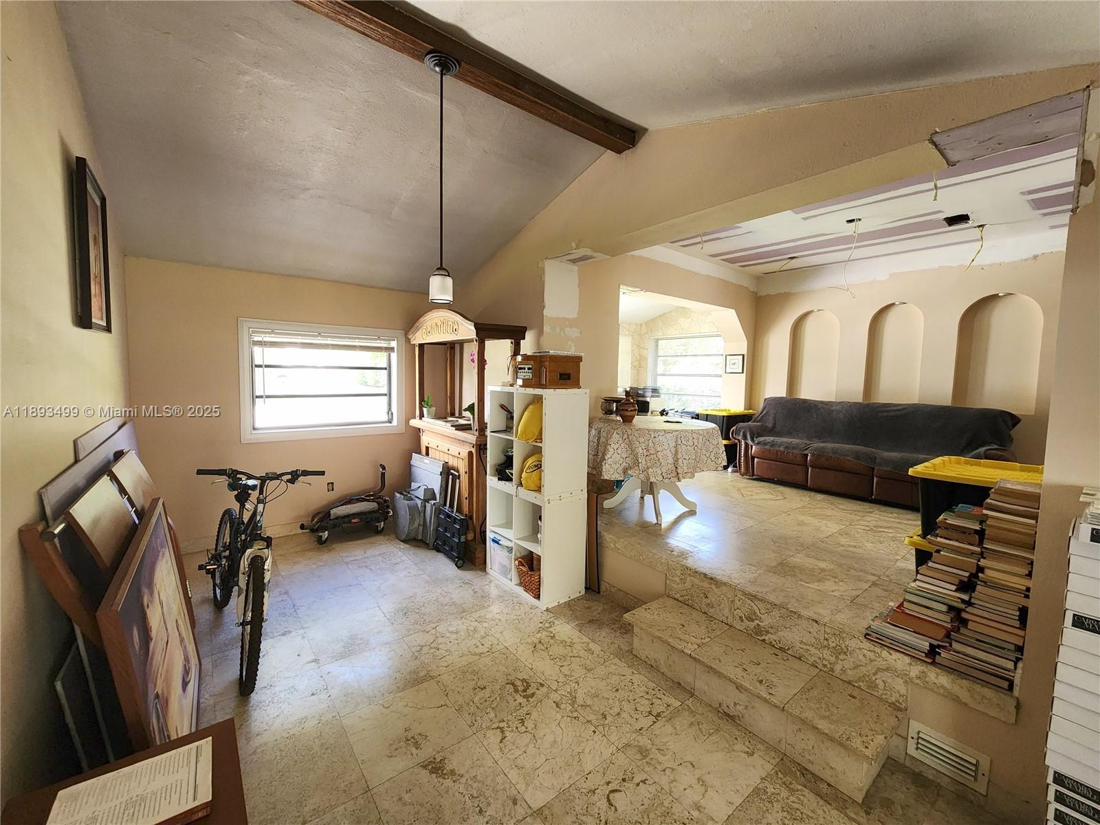HOLLYWOOD ESTATES - Residential