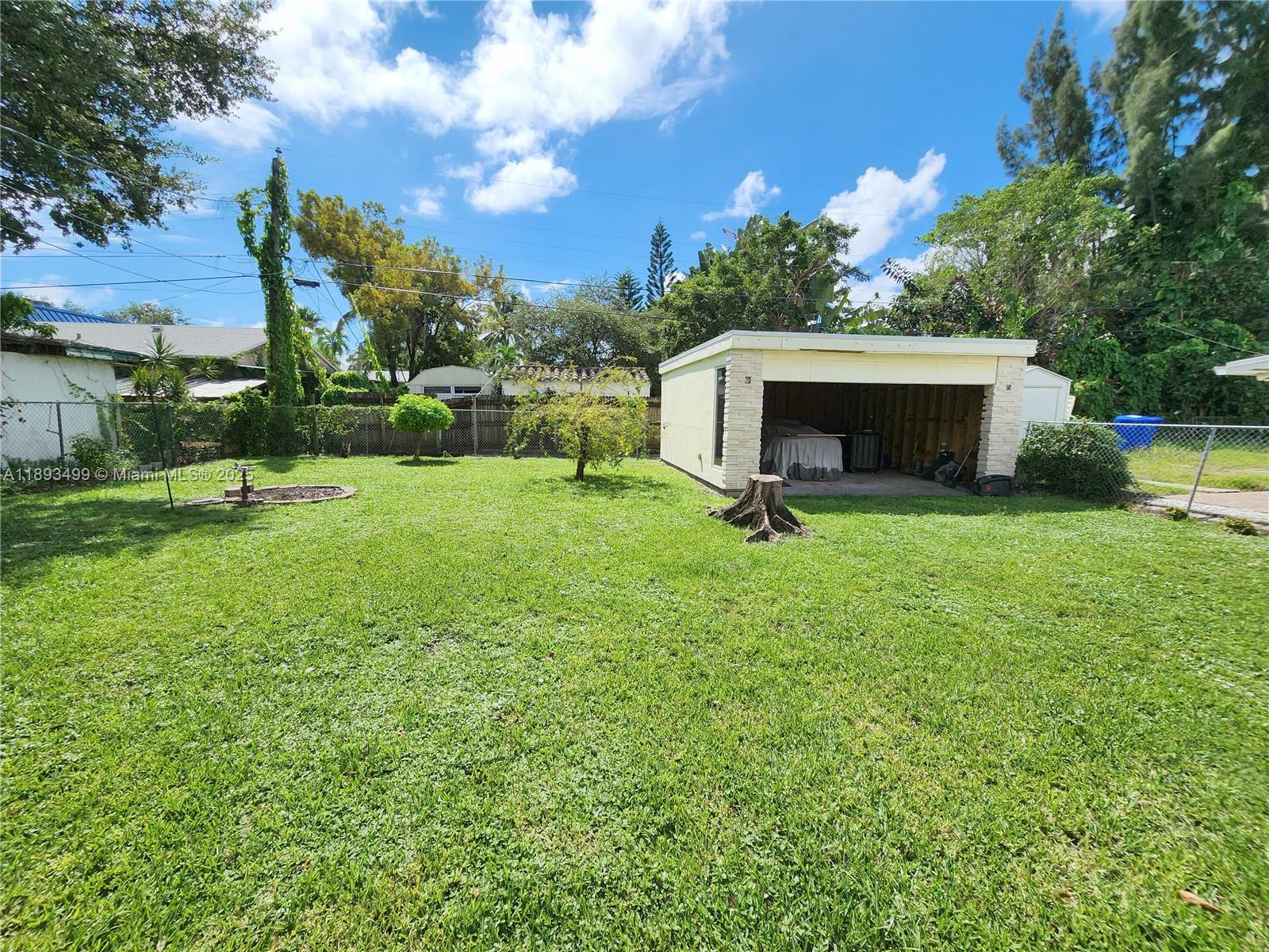 HOLLYWOOD ESTATES - Residential