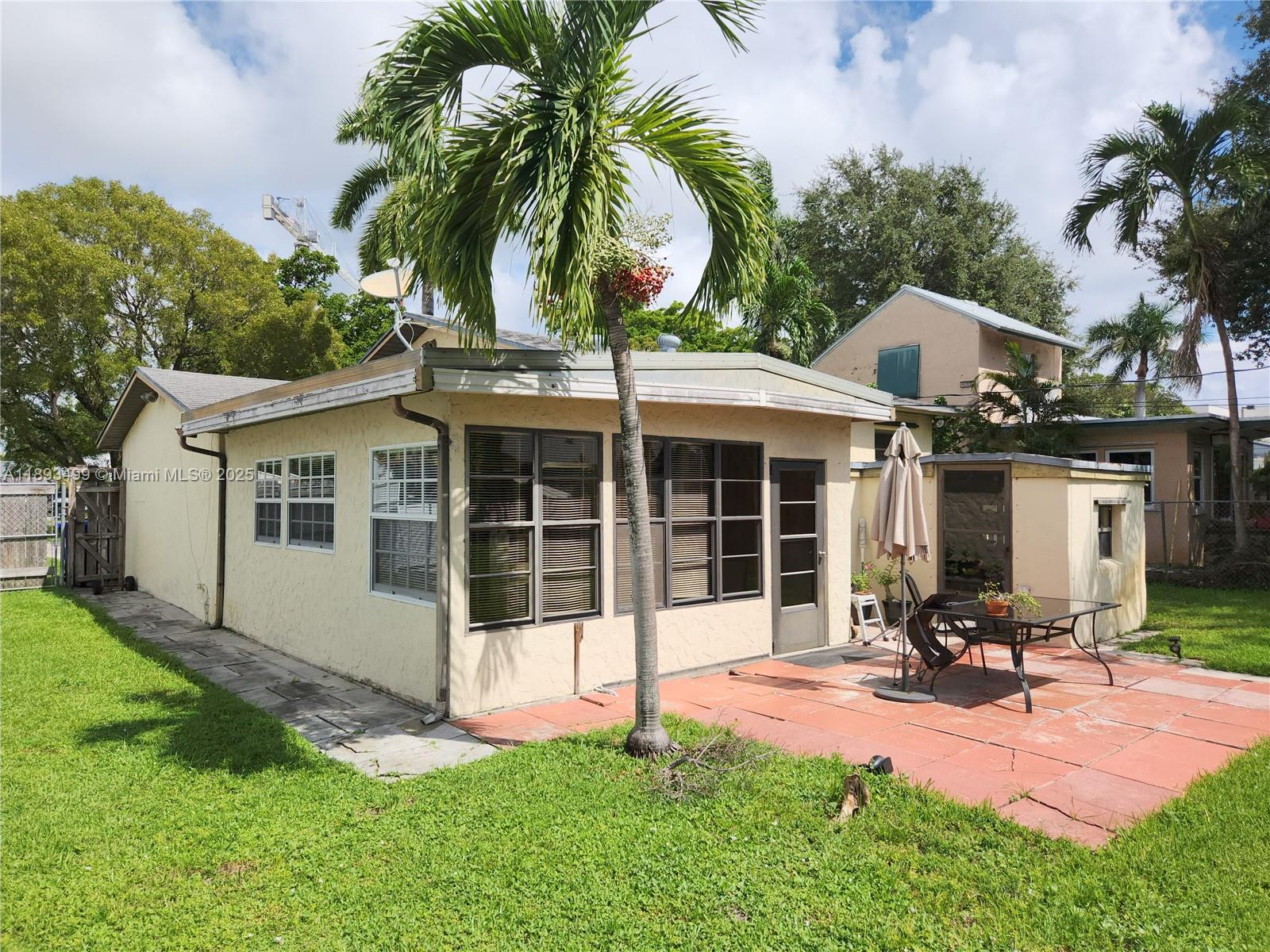 HOLLYWOOD ESTATES - Residential
