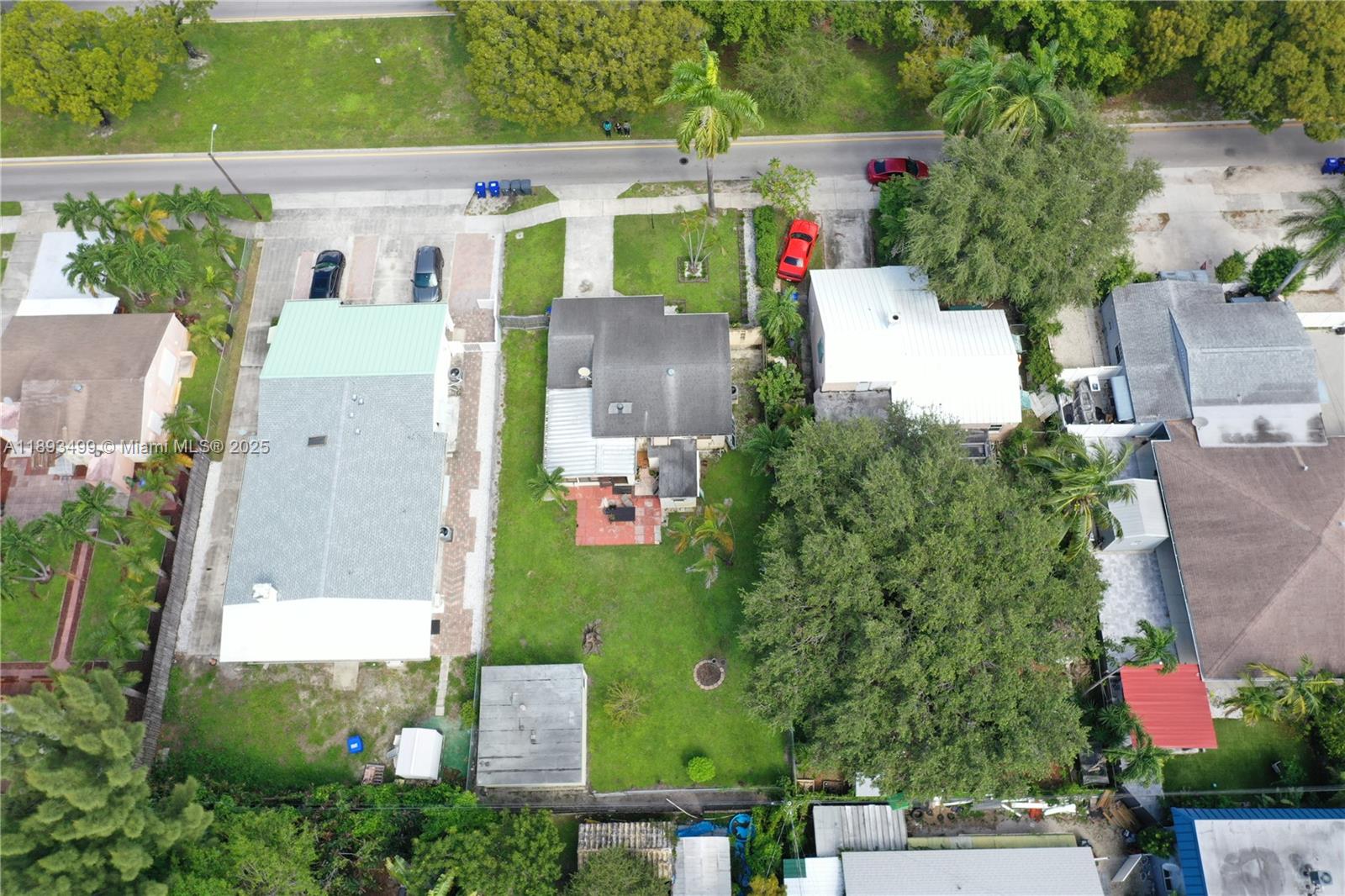 HOLLYWOOD ESTATES - Residential