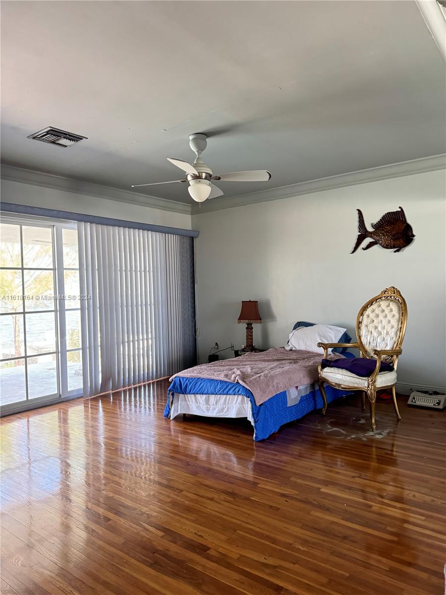 Photo 2 of 4 of 10875 N Bayshore Dr house