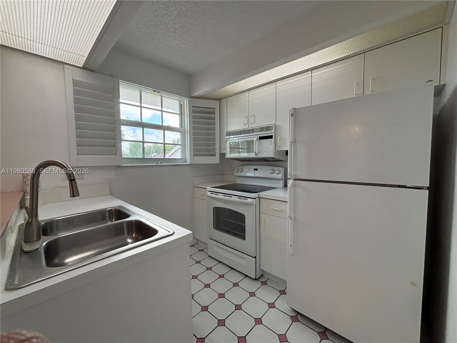 KEYS GATE CONDO NO TWO - Residential