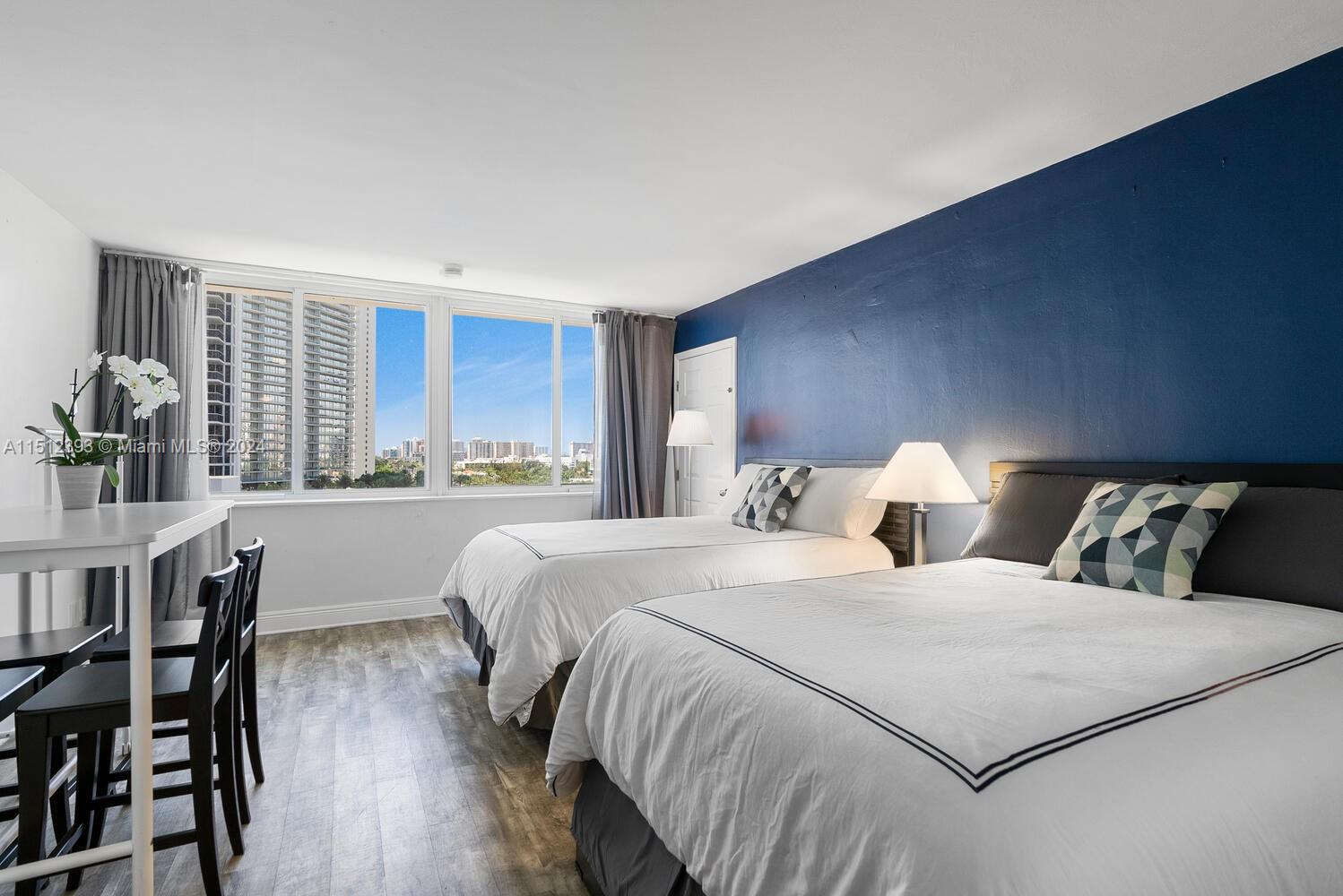 19201 Collins Ave 743