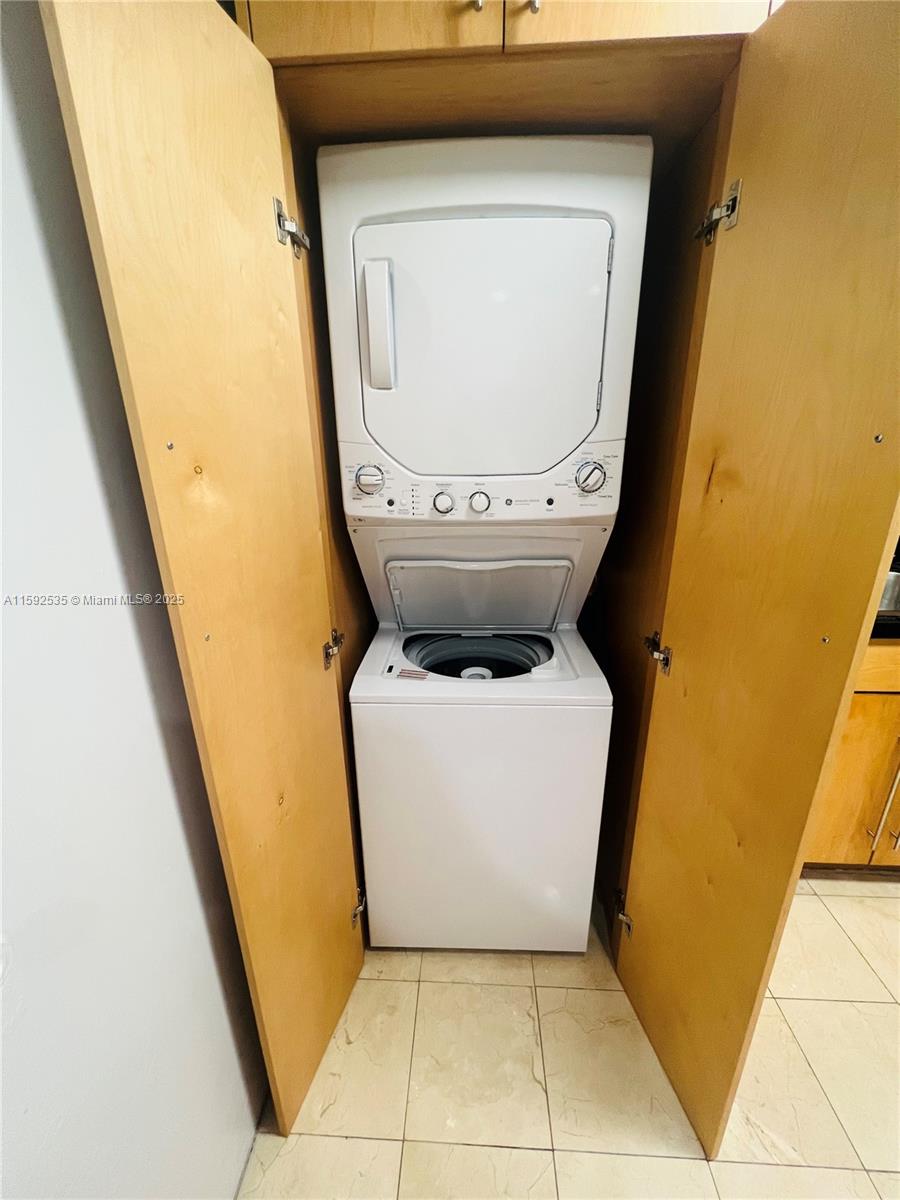 BRICKELL BAY CLUB CONDO - Residential