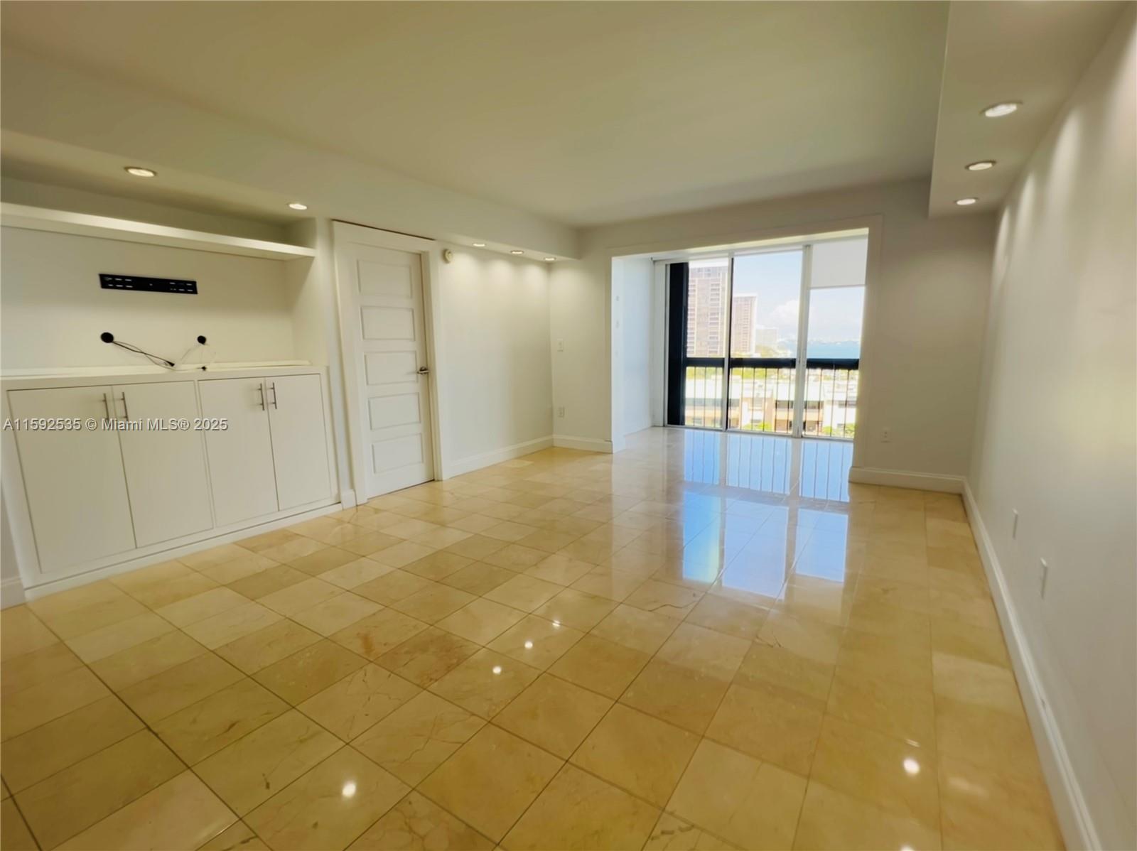 BRICKELL BAY CLUB CONDO - Residential