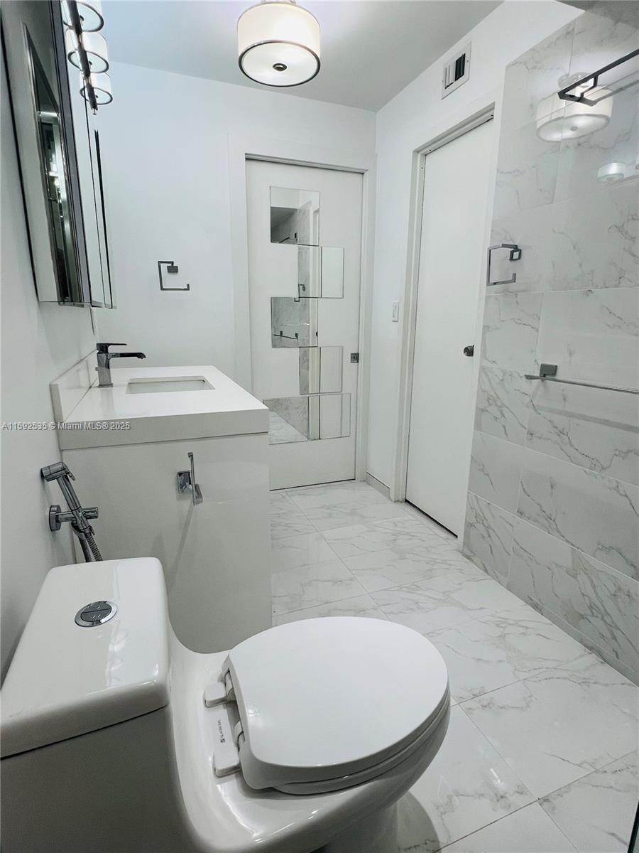 BRICKELL BAY CLUB CONDO - Residential