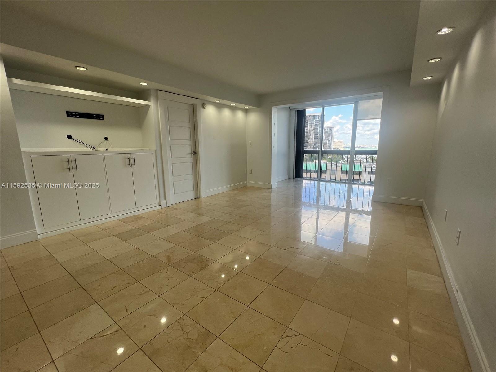 BRICKELL BAY CLUB CONDO - Residential
