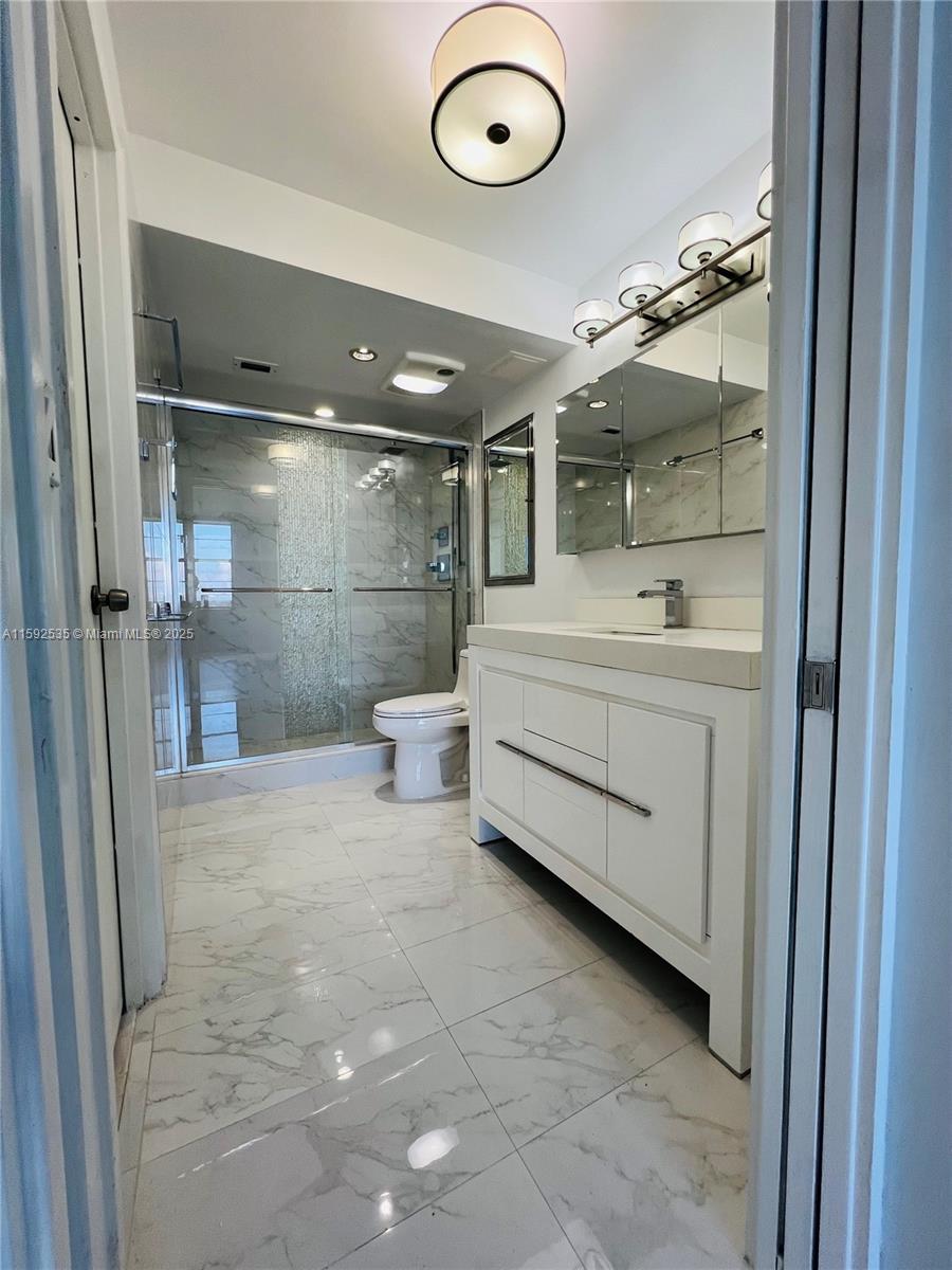 BRICKELL BAY CLUB CONDO - Residential