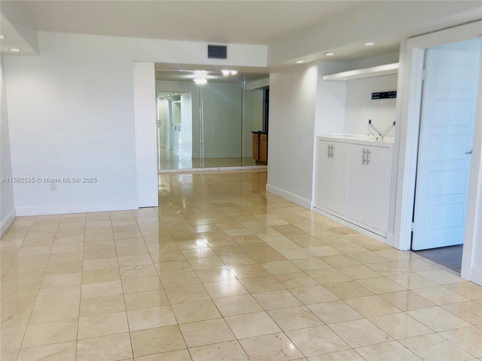 BRICKELL BAY CLUB CONDO - Residential