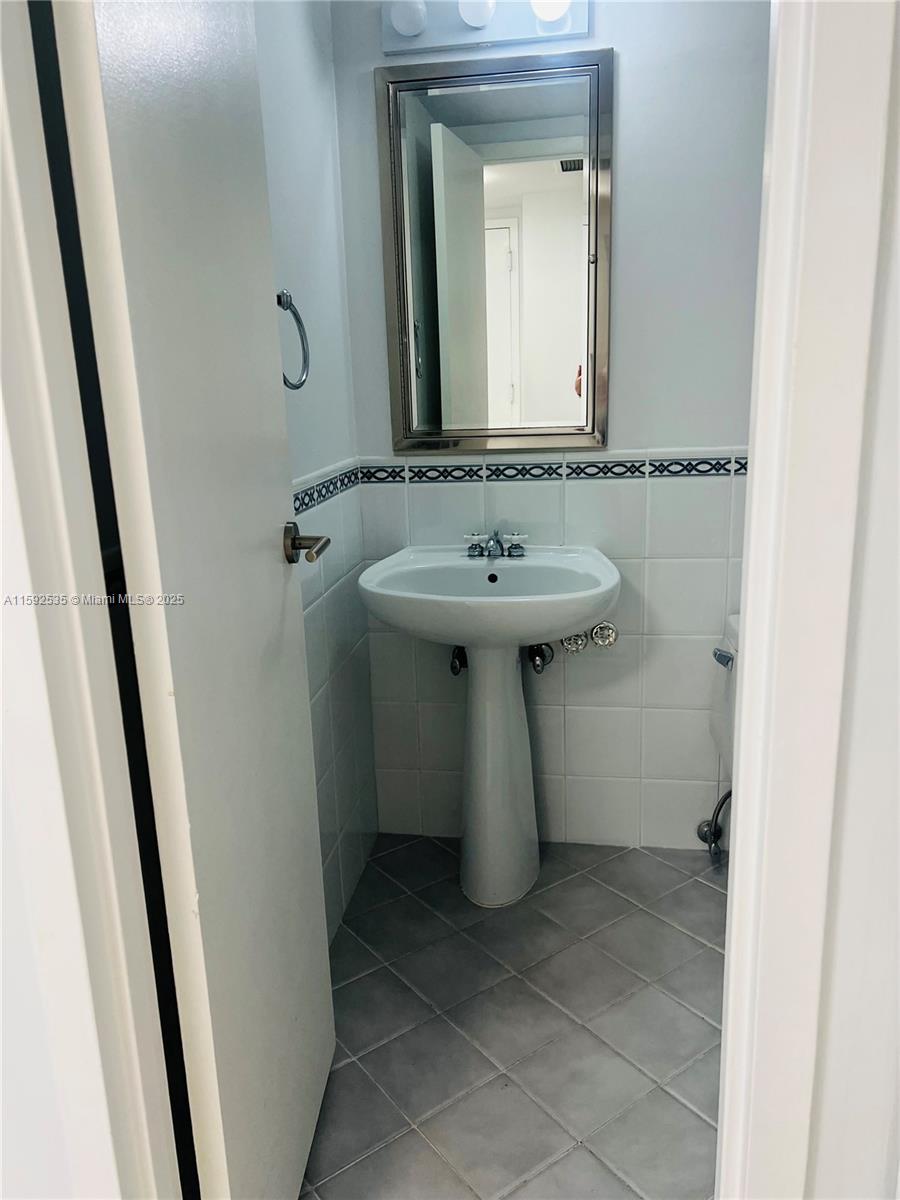 BRICKELL BAY CLUB CONDO - Residential