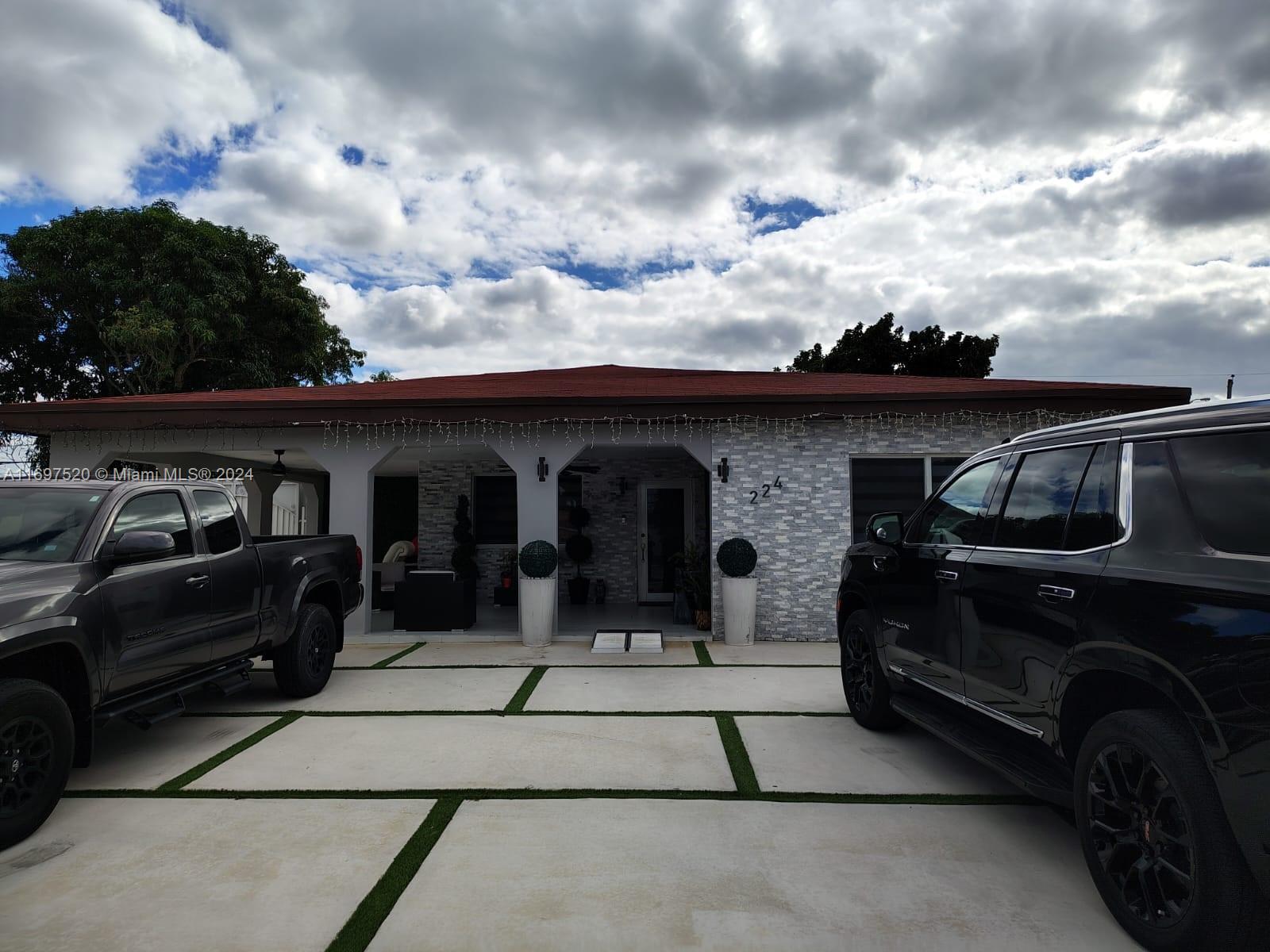 224 E 42nd St St, Hialeah, Miami-Dade County, Florida - 6 Bedrooms  
5 Bathrooms - 