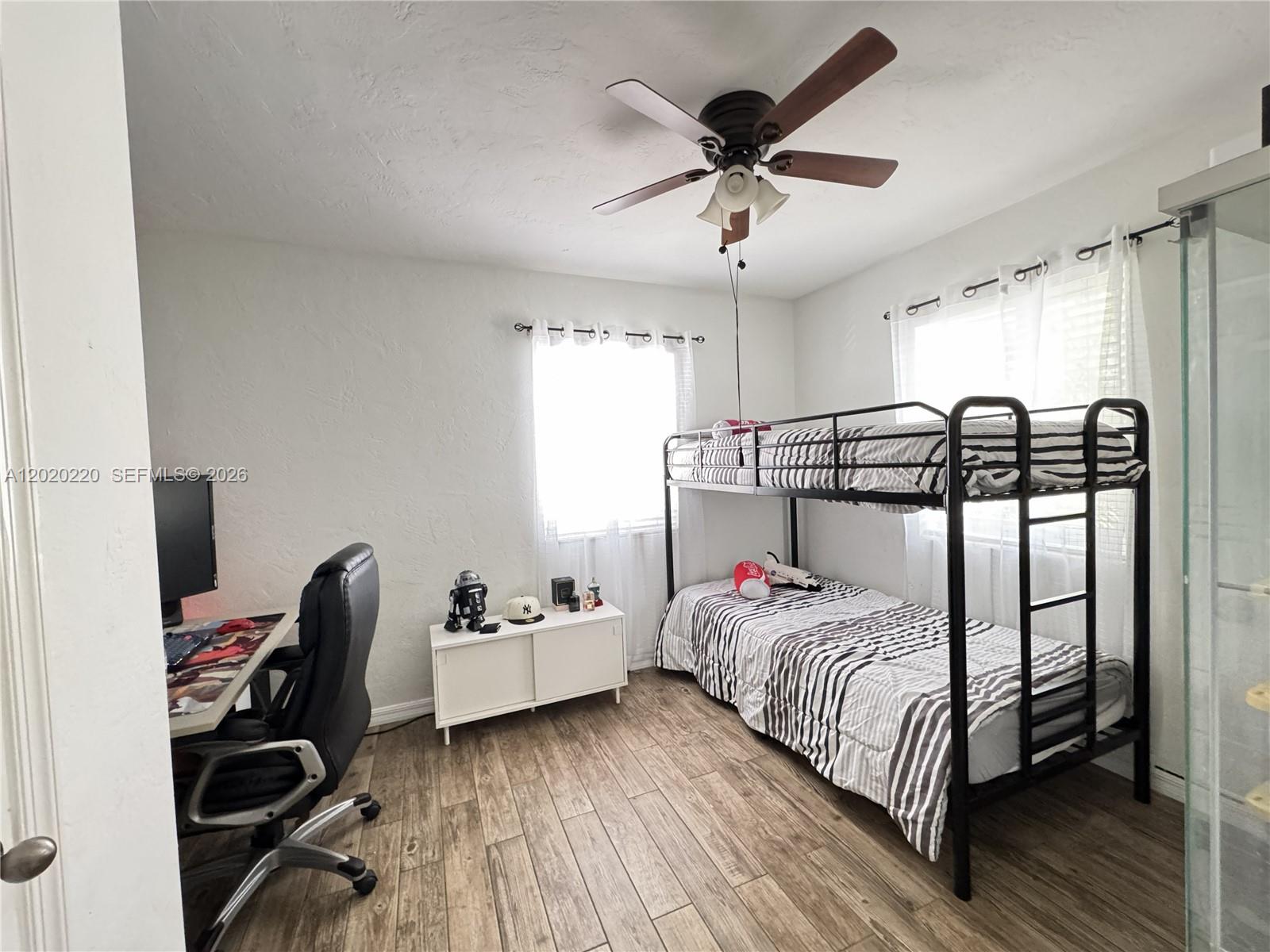 HOLLYWOOD LITTLE RANCHES - Residential