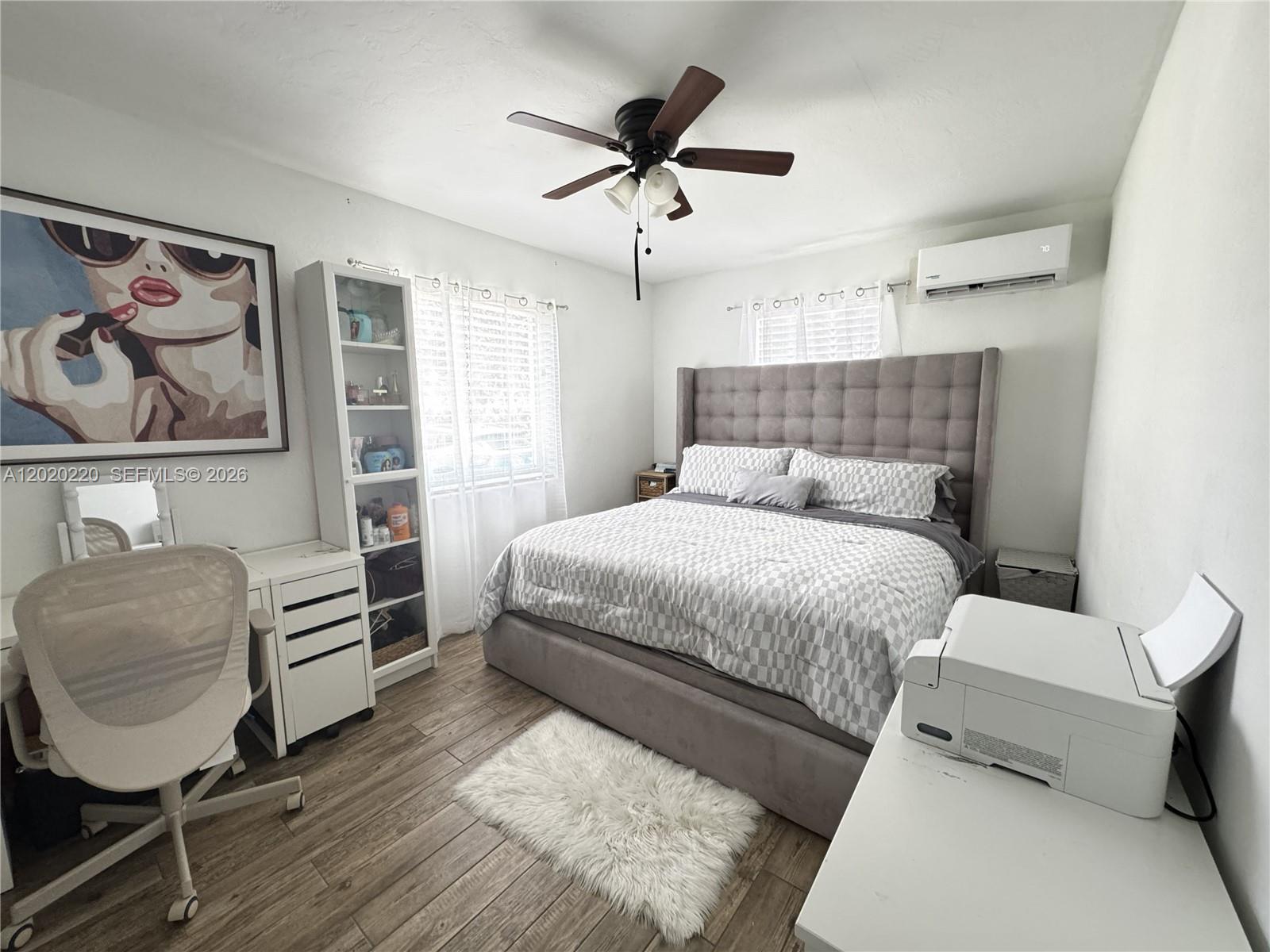 HOLLYWOOD LITTLE RANCHES - Residential