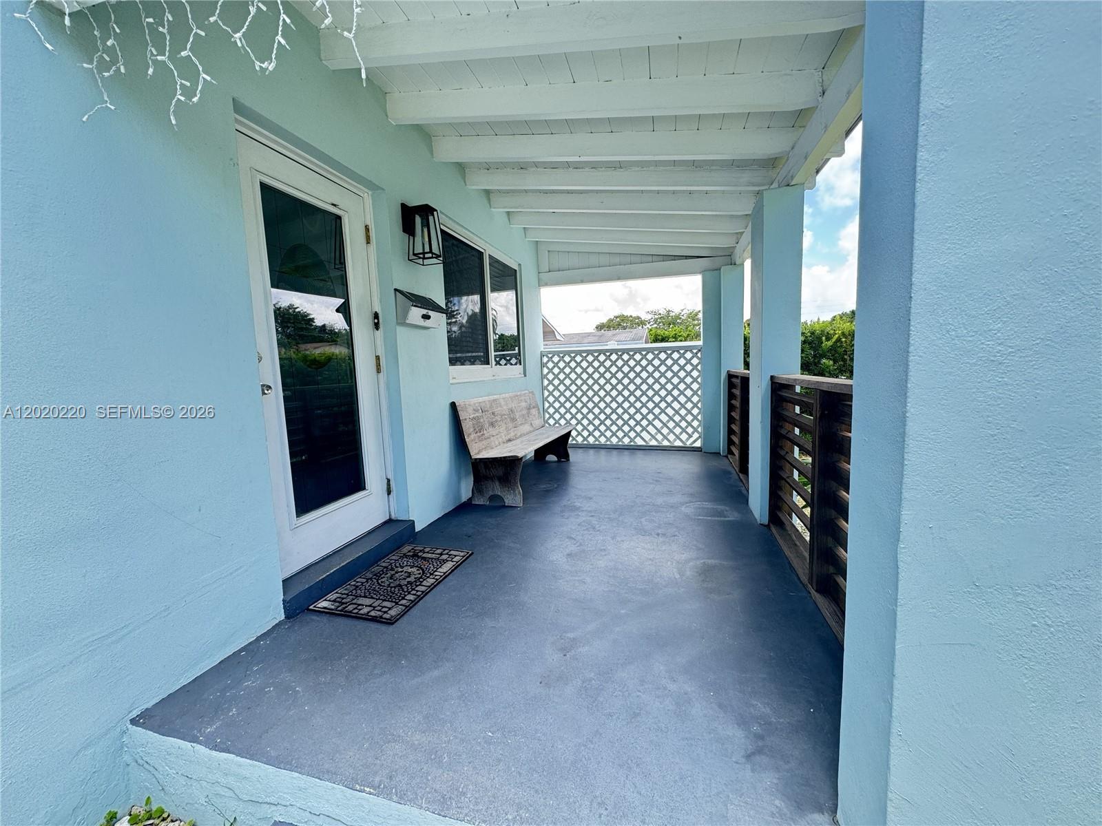 HOLLYWOOD LITTLE RANCHES - Residential