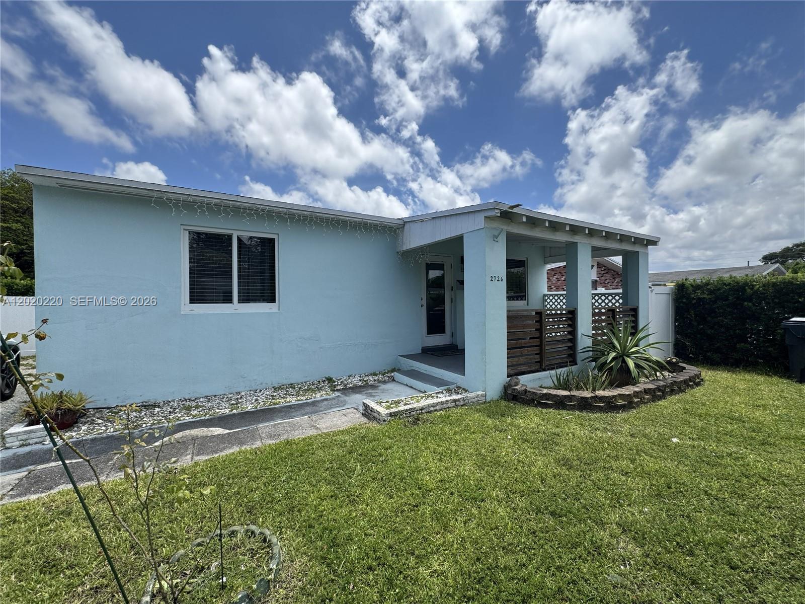 HOLLYWOOD LITTLE RANCHES - Residential