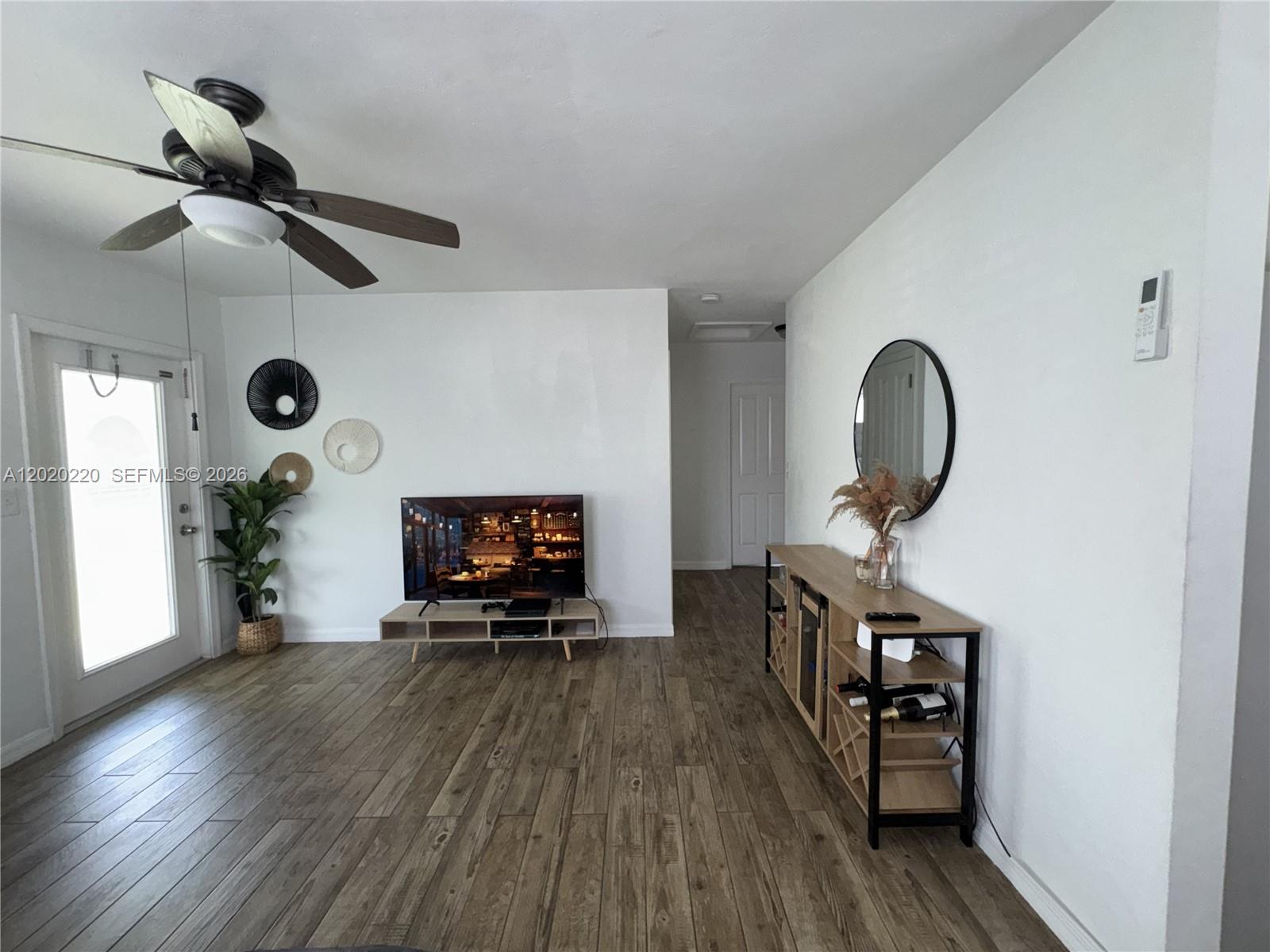 HOLLYWOOD LITTLE RANCHES - Residential