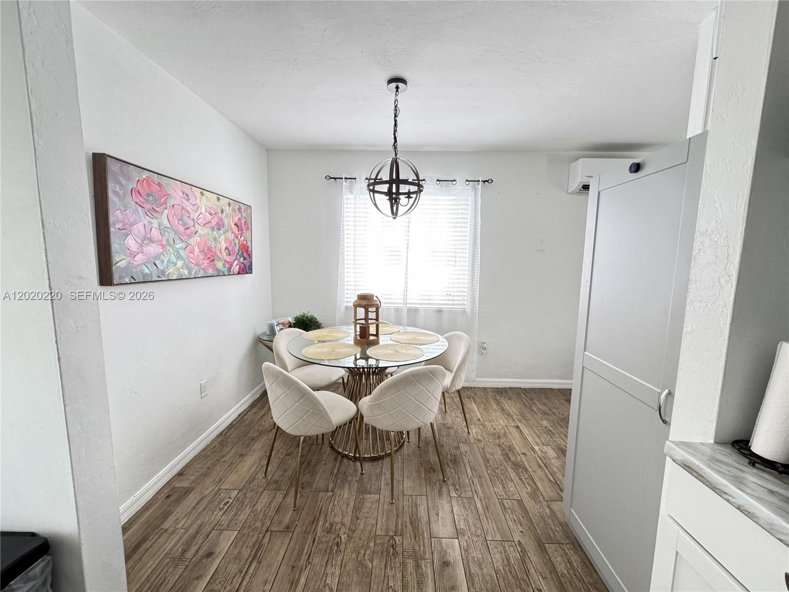 HOLLYWOOD LITTLE RANCHES - Residential