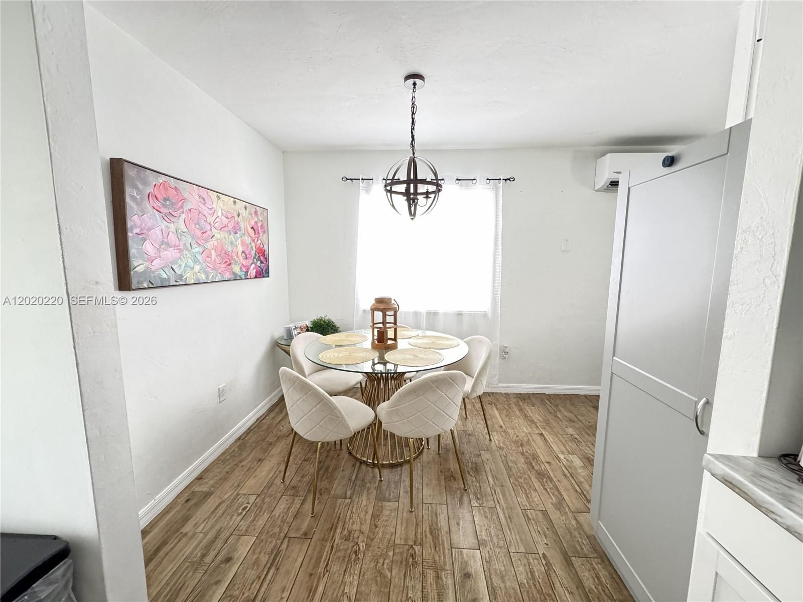 HOLLYWOOD LITTLE RANCHES - Residential