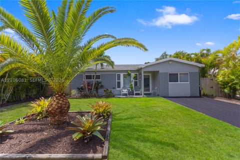 Photo of 28 SE 7th St, Dania Beach, FL 33004 (MLS # A12106081)