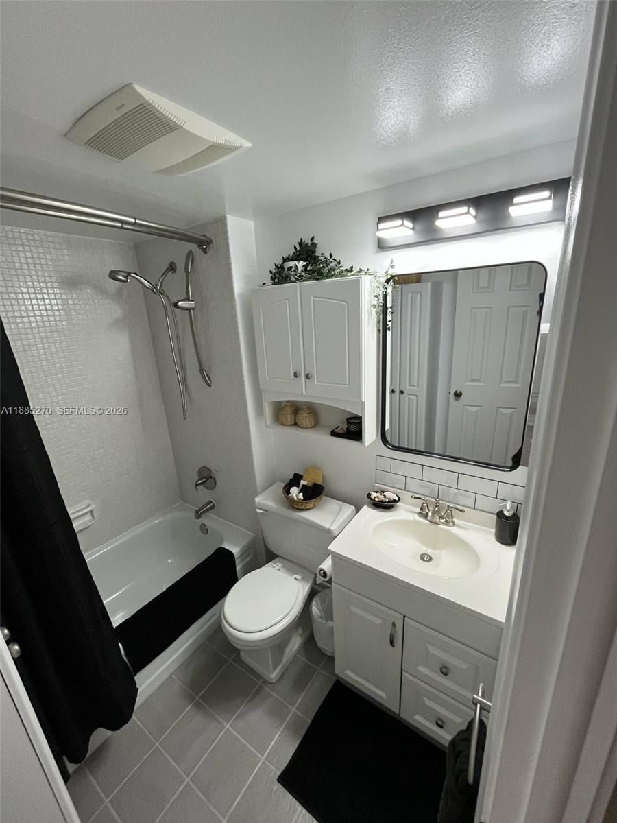 ROYAL PARK CONDO - Residential