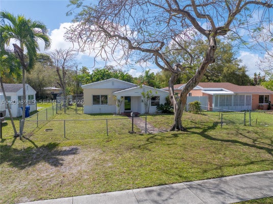 2048 NE 180TH ST, NORTH MIAMI BEACH, FL 33162 - Image f8a012b064623bbbf259571a77aa21c8/2807639231