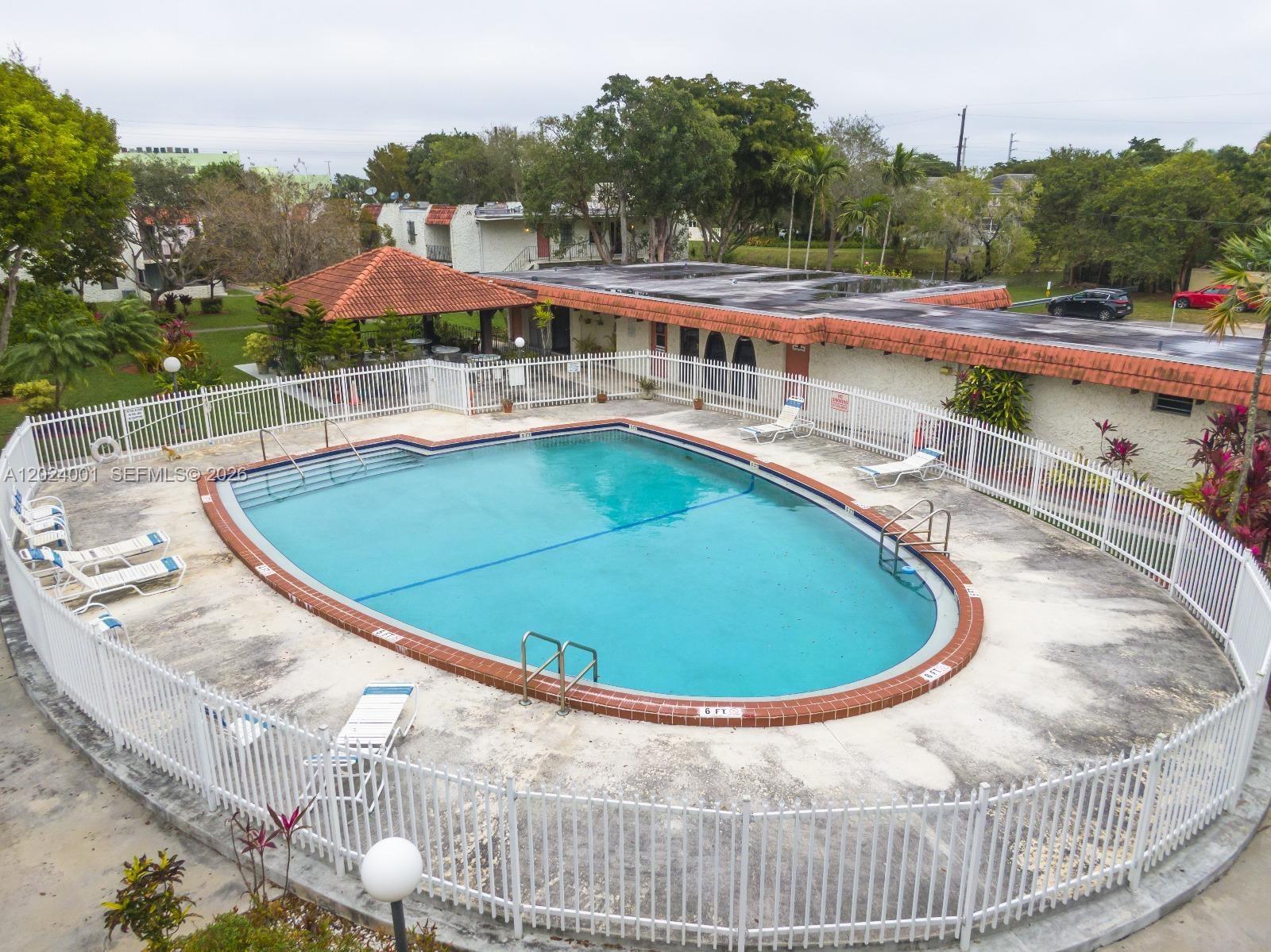 CASA GRANADA CONDO - Residential