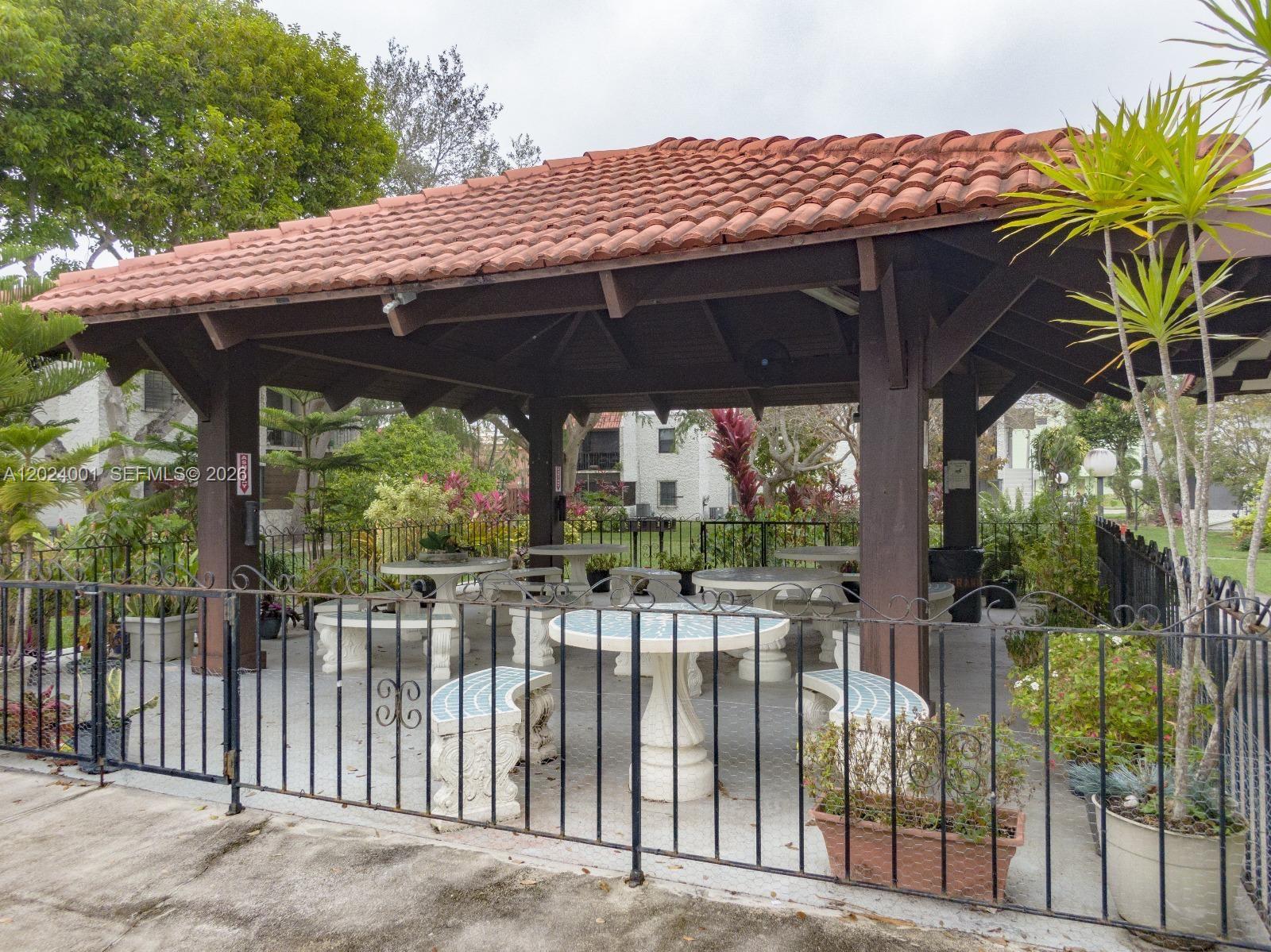CASA GRANADA CONDO - Residential