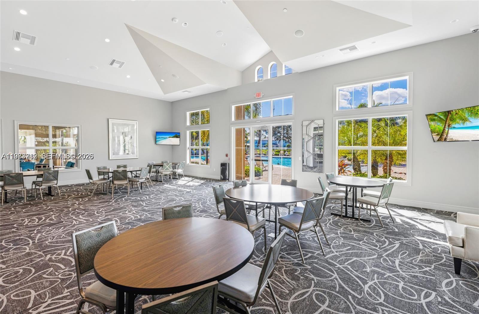 HILLCREST COUNTRY CLUB NO - Residential