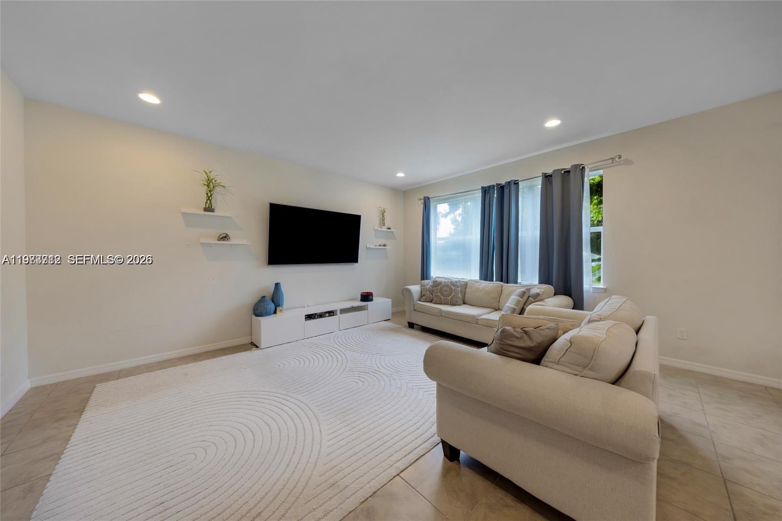 HILLCREST COUNTRY CLUB NO - Residential