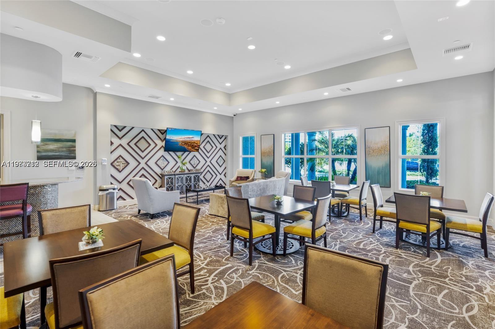 HILLCREST COUNTRY CLUB NO - Residential