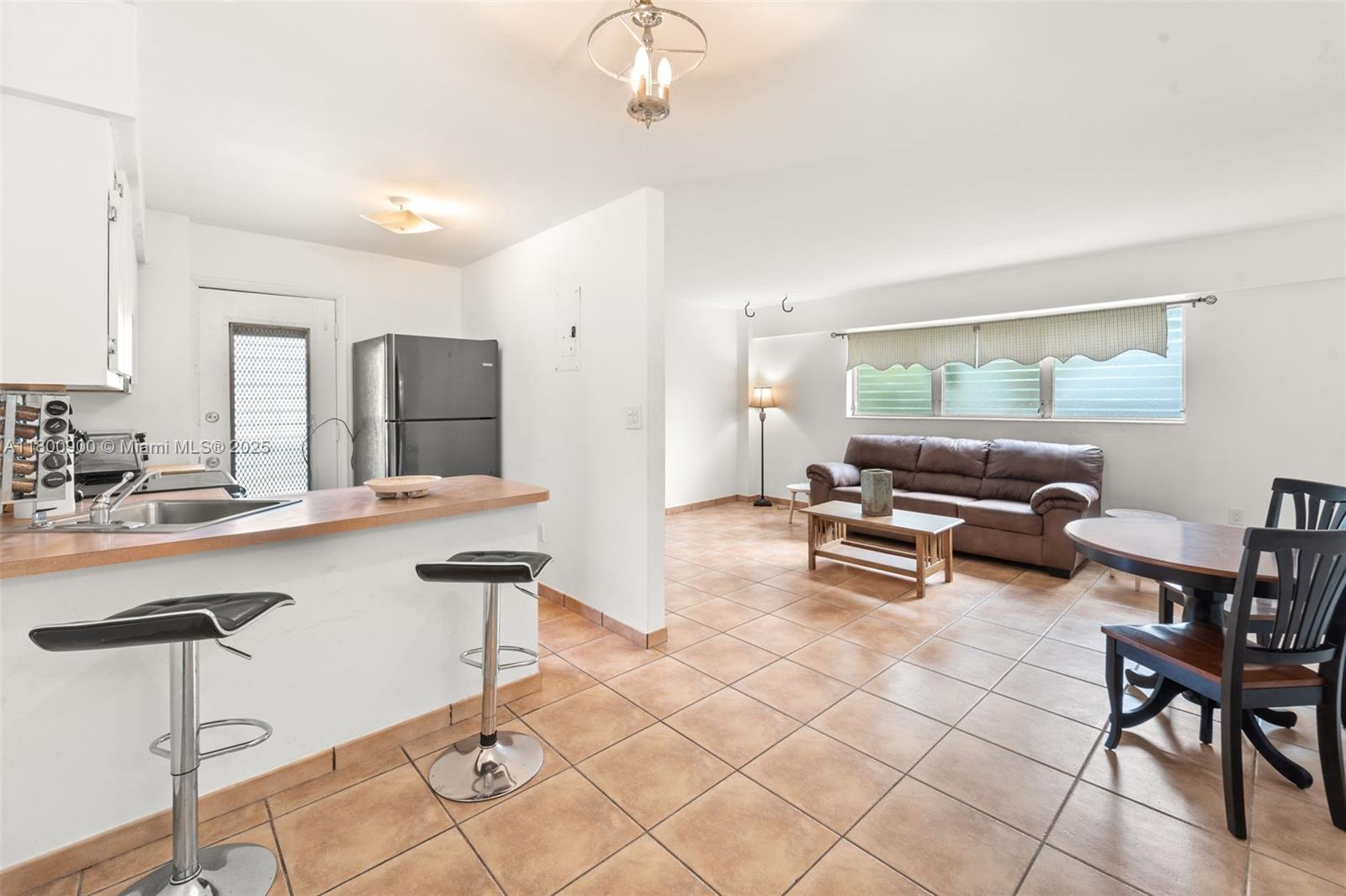 Rental Property at 1614 West Ave 206, Miami Beach, Miami-Dade County, Florida - Bedrooms: 1 
Bathrooms: 1  - $2,250 MO.