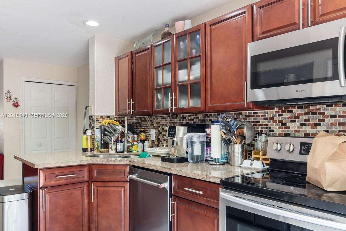 DORAL GRAND CONDO - Residential Lease
