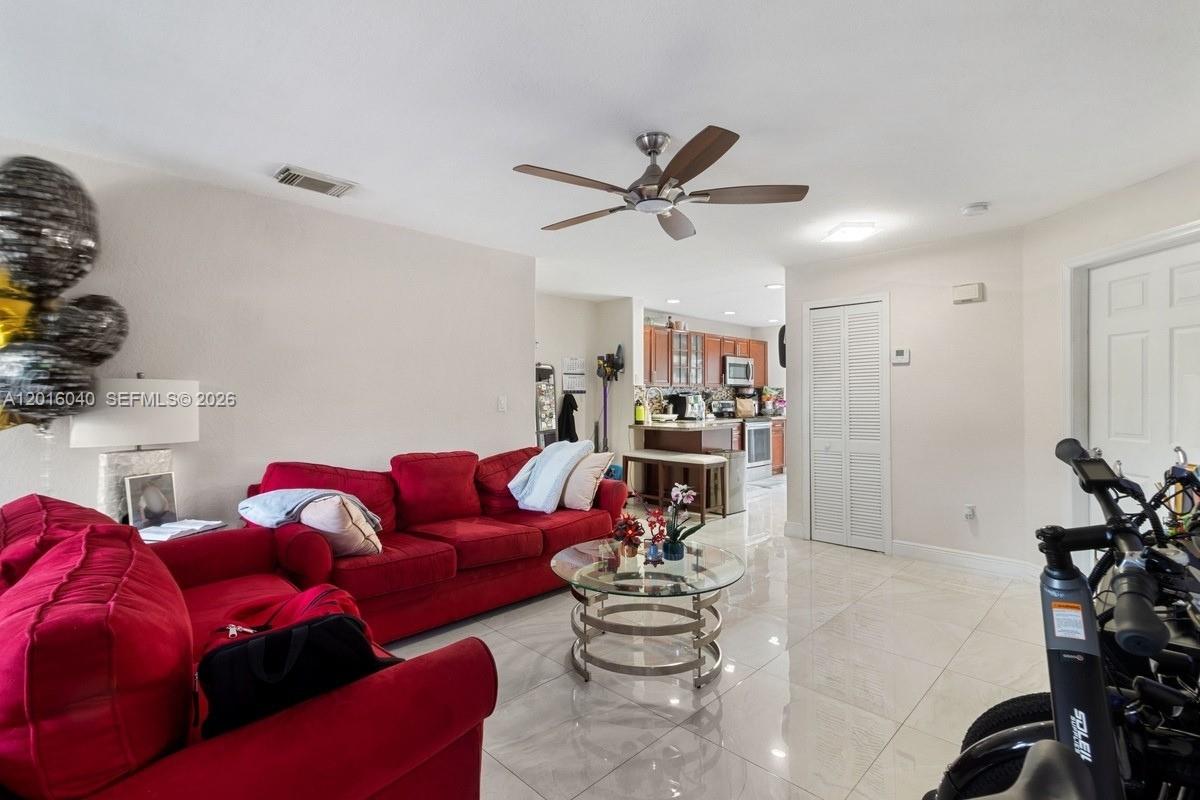 DORAL GRAND CONDO - Residential Lease