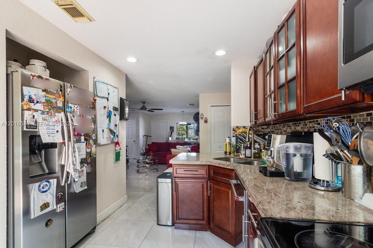 DORAL GRAND CONDO - Residential Lease